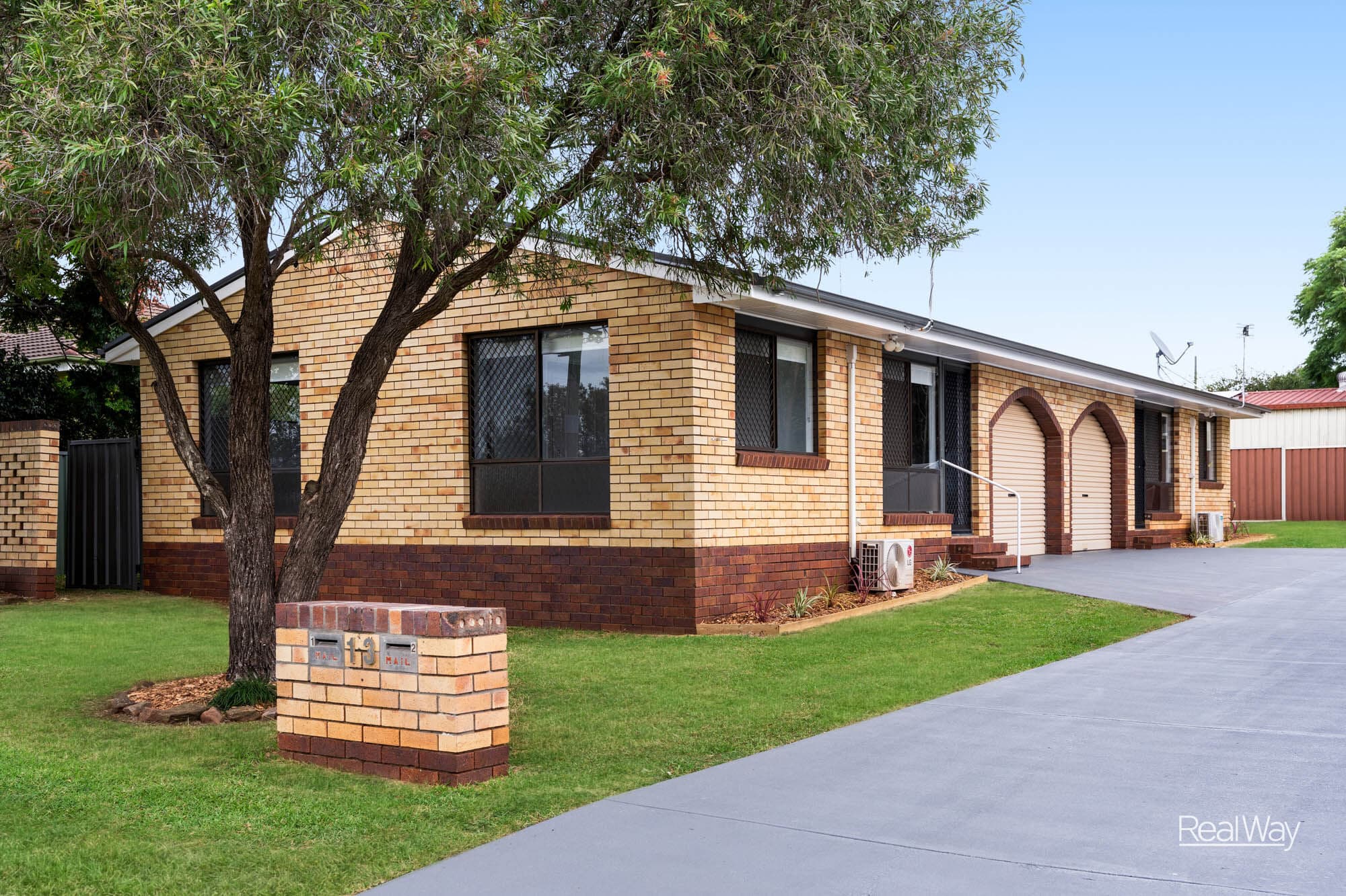 1 &  2/13 Burton Street, Harristown