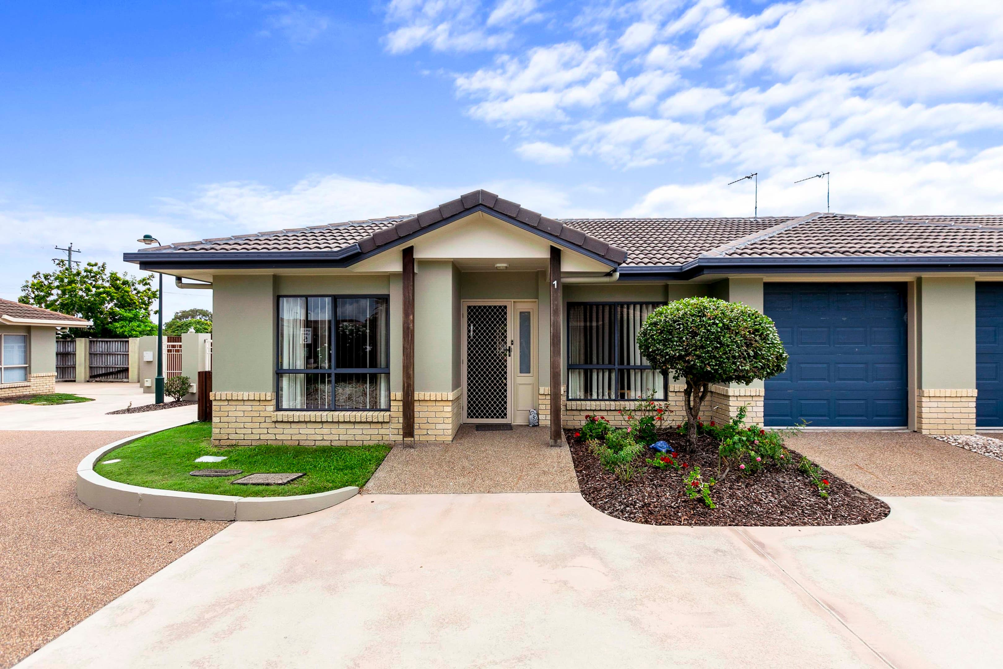 1/142-146 Elizabeth Street, Urangan — photo 1 of 5