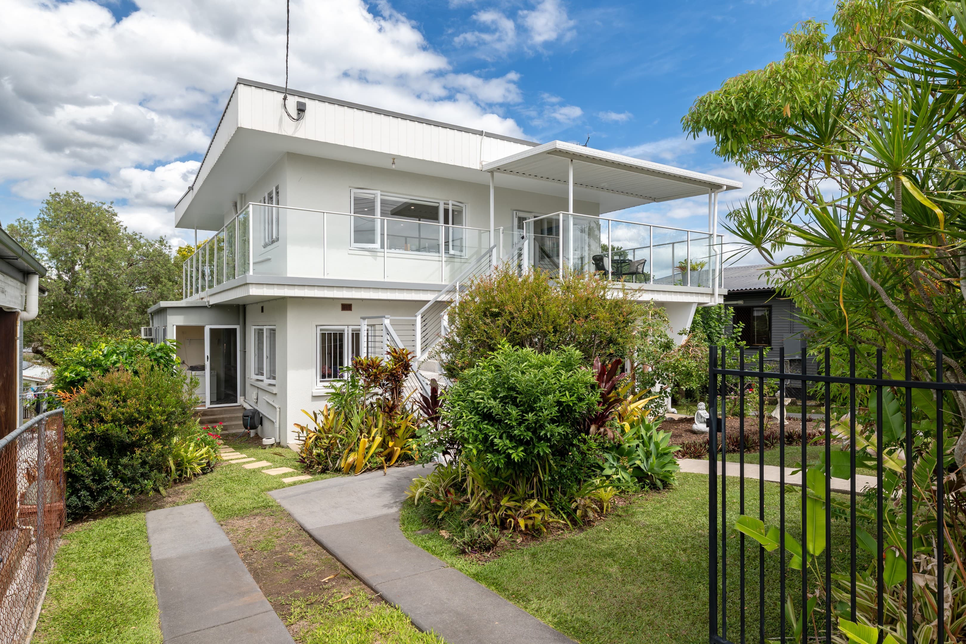 17 Yanderra Avenue, Arana Hills, Arana Hills — photo 1 of 5