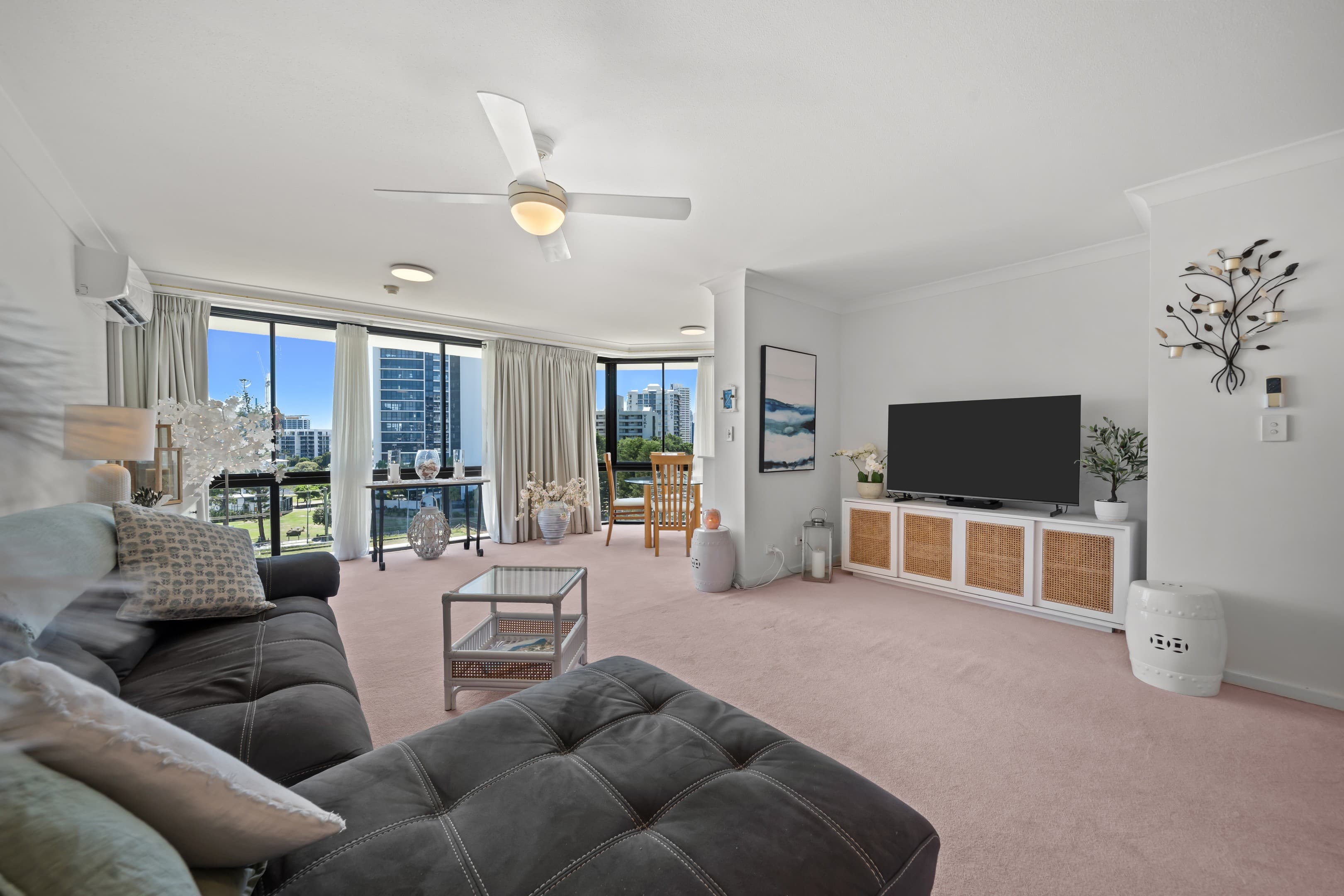 605/70 Remembrance Drive, Surfers Paradise — photo 1 of 5
