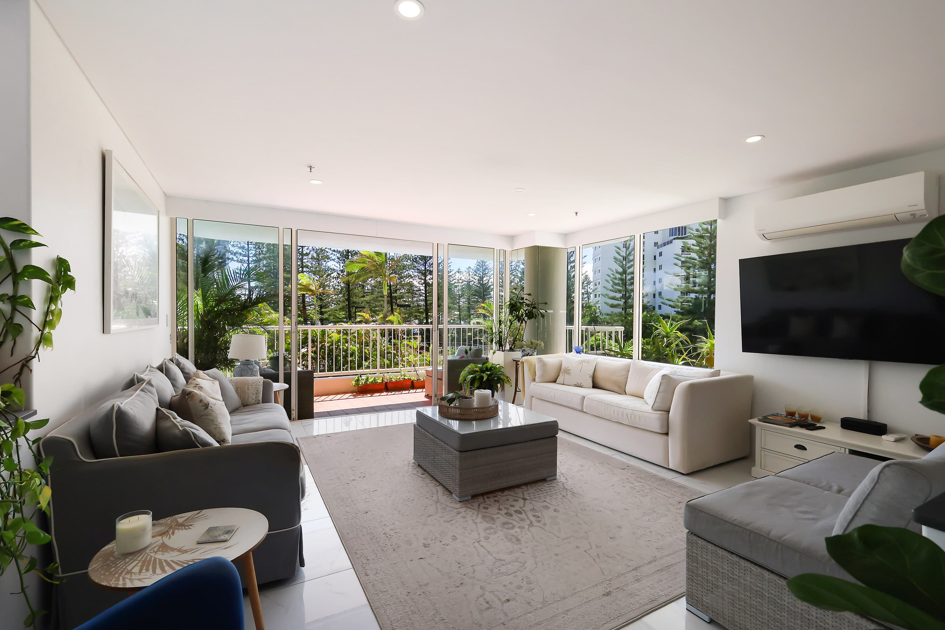 302/1 Peak Avenue, Main Beach - Image 1