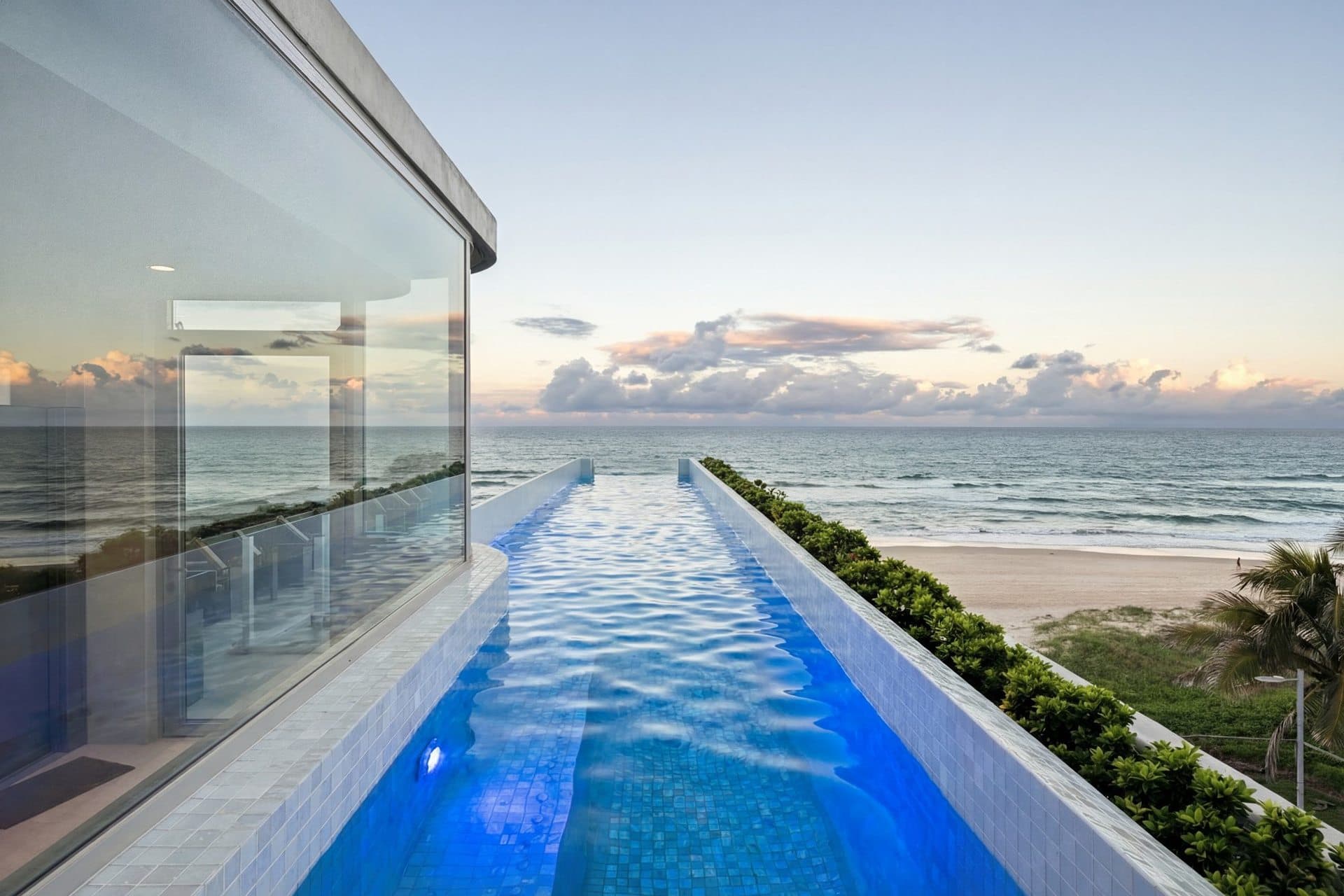 47 Hedges Avenue, Mermaid Beach — photo 1 of 5