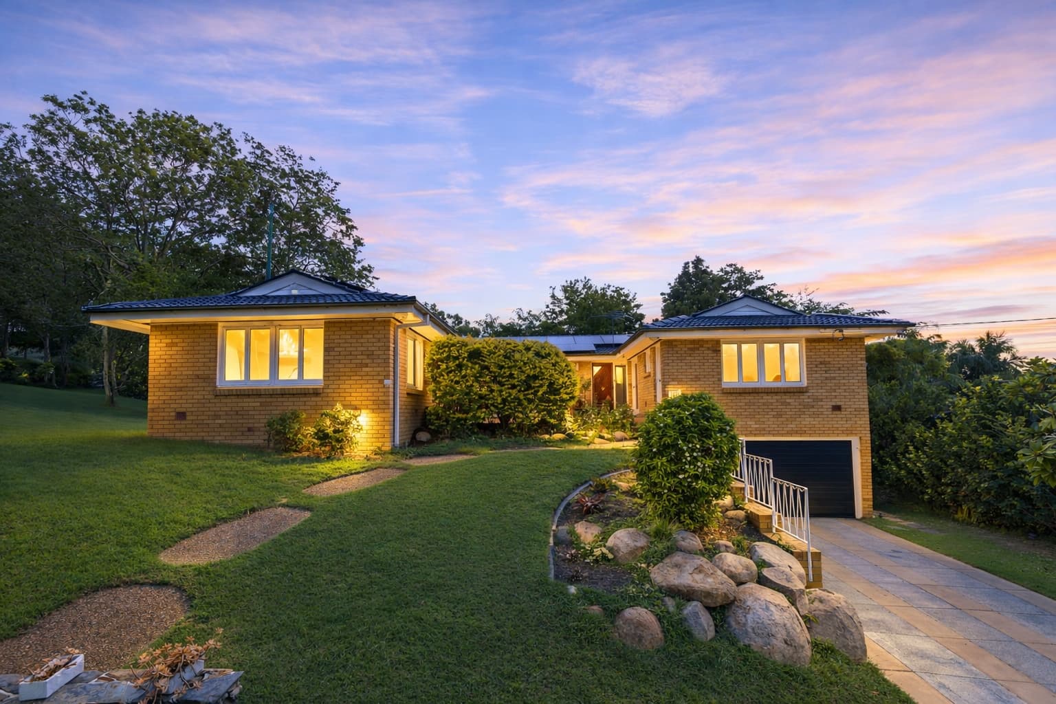 16 Crestview Street, Kenmore - Image 1