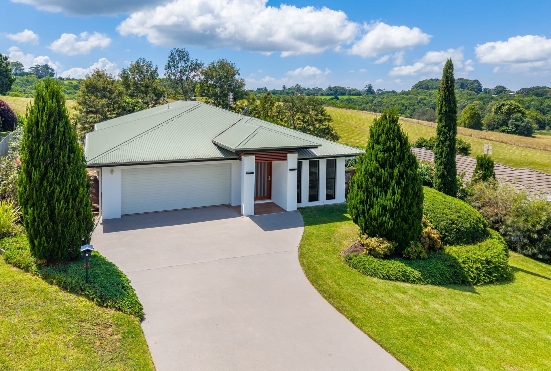 9 Snowwood Ave, Maleny — photo 1 of 5