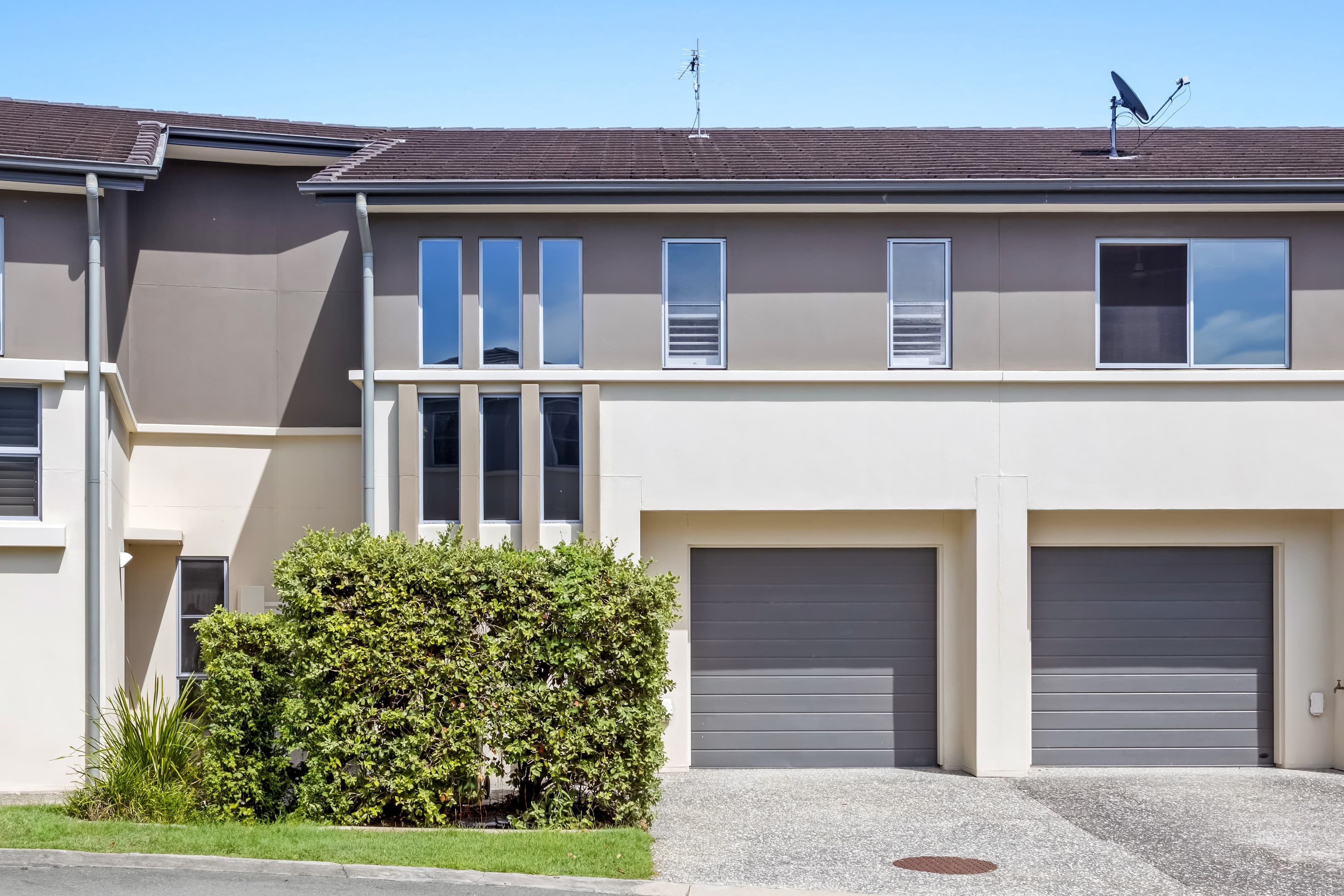 9/1 Belongil Street, Pacific Pines - Image 1