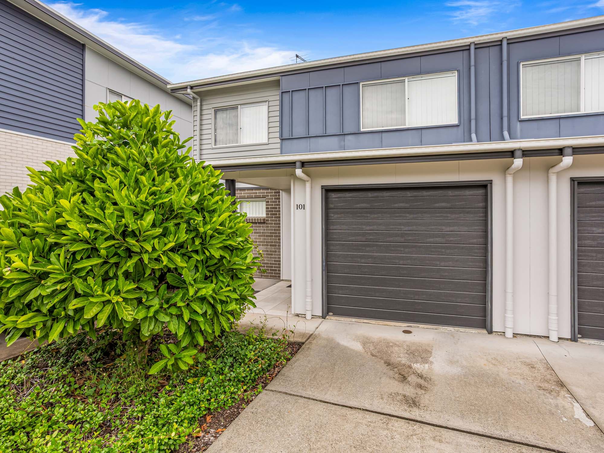 101/21 Emerald Place, Bridgeman Downs — photo 1 of 5