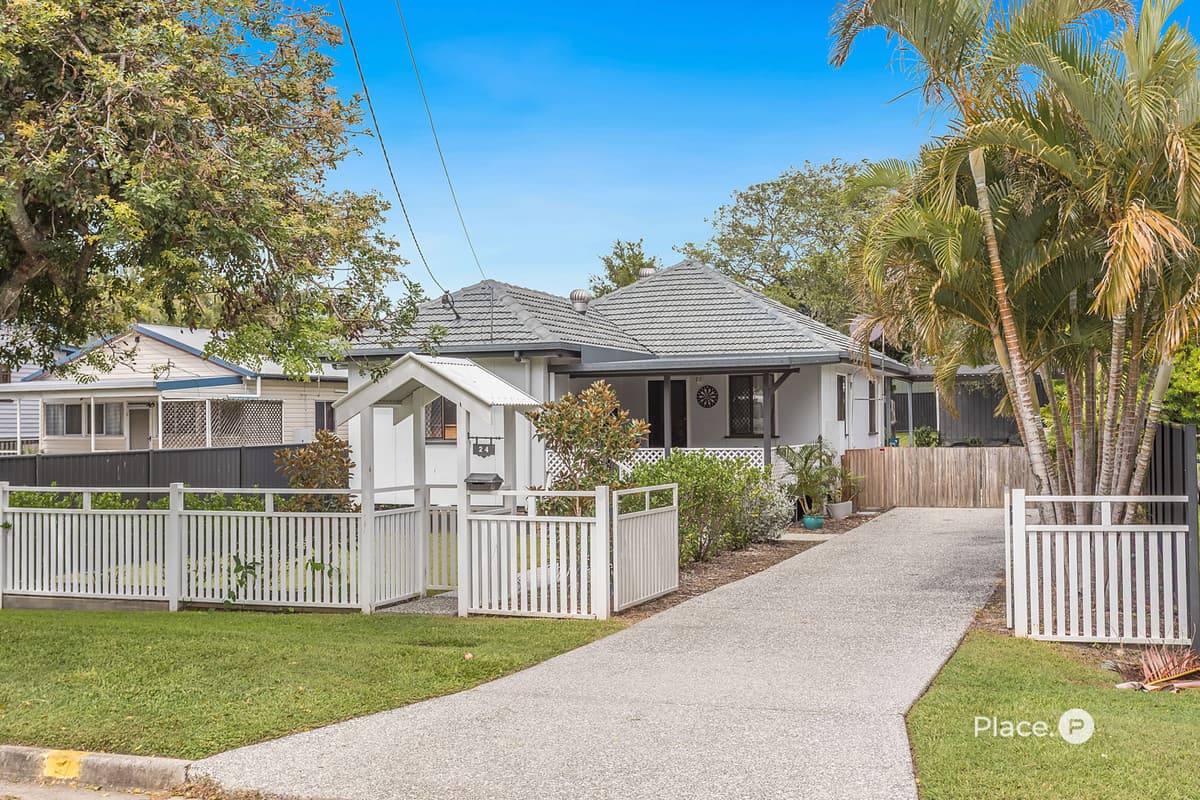 24 Alice Street, Clontarf - Image 1