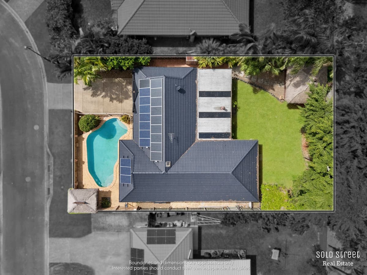 7 Blueash Crescent, Oxenford, Oxenford — photo 1 of 5