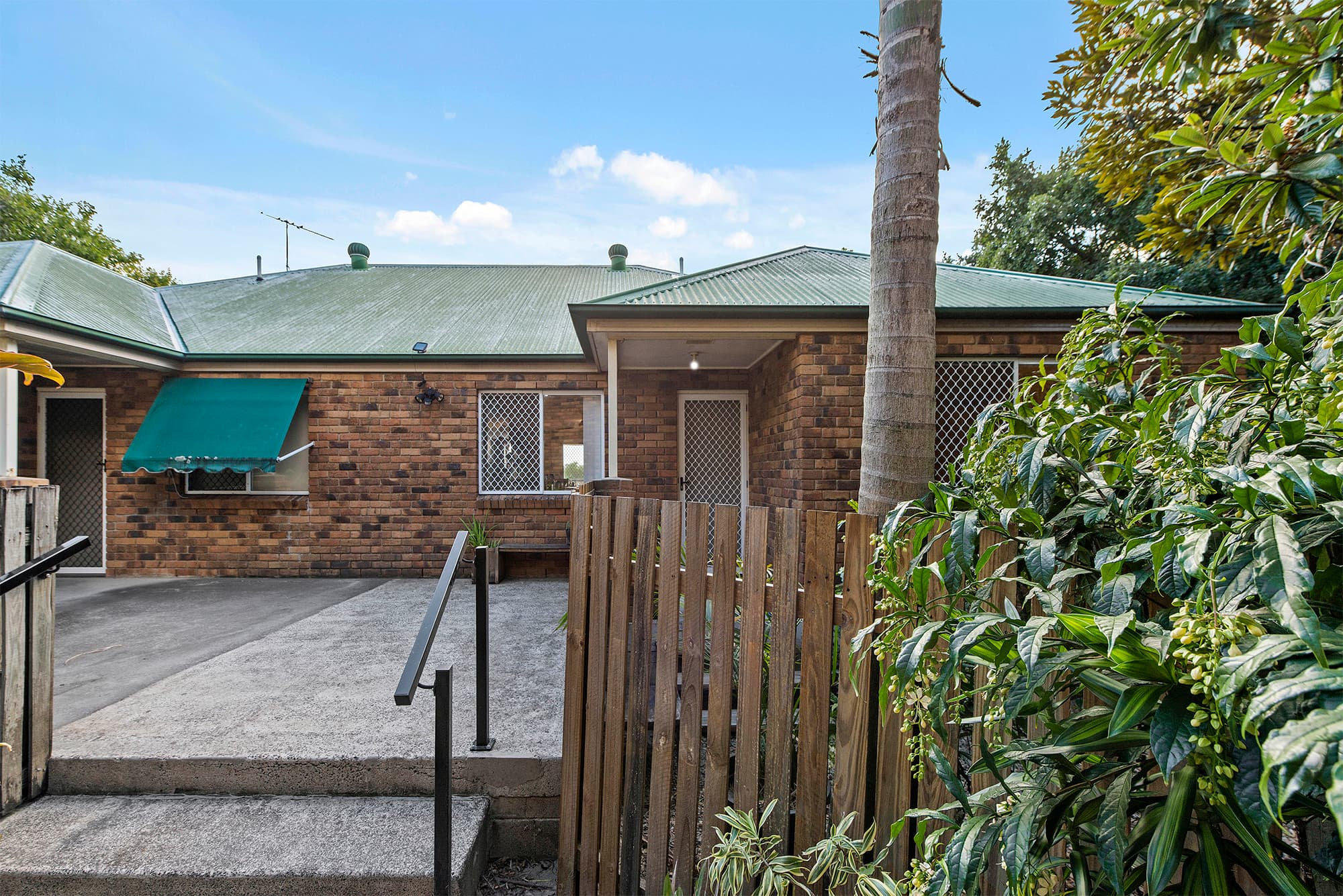 1/16 Wilkie Street, Yeerongpilly - Image 1