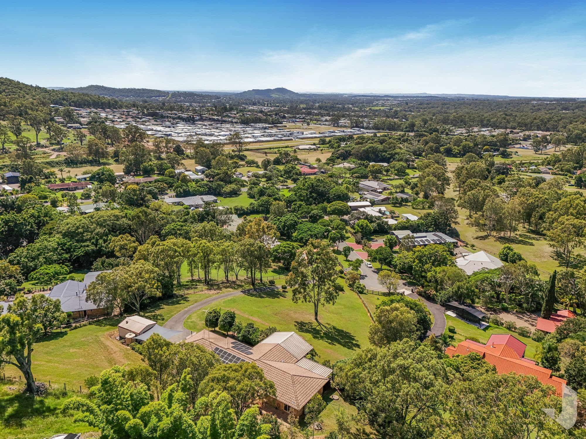 19 Manderson Court, Belivah — photo 1 of 5
