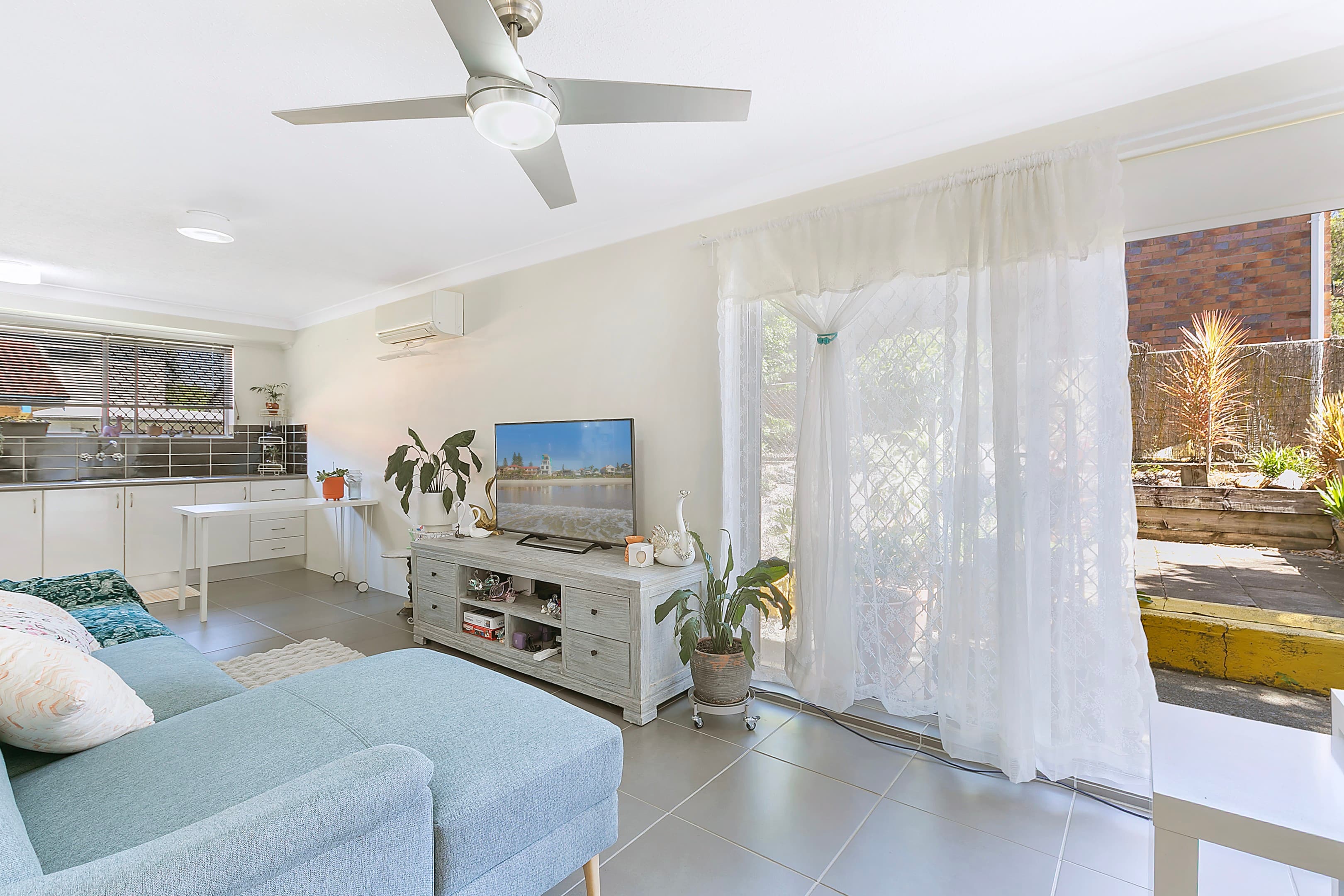 2/51 Leicester Street, Coorparoo - Image 1