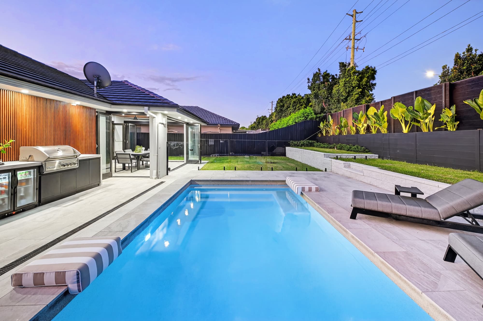 12 Lanier Close, Oxenford, Oxenford — photo 1 of 5
