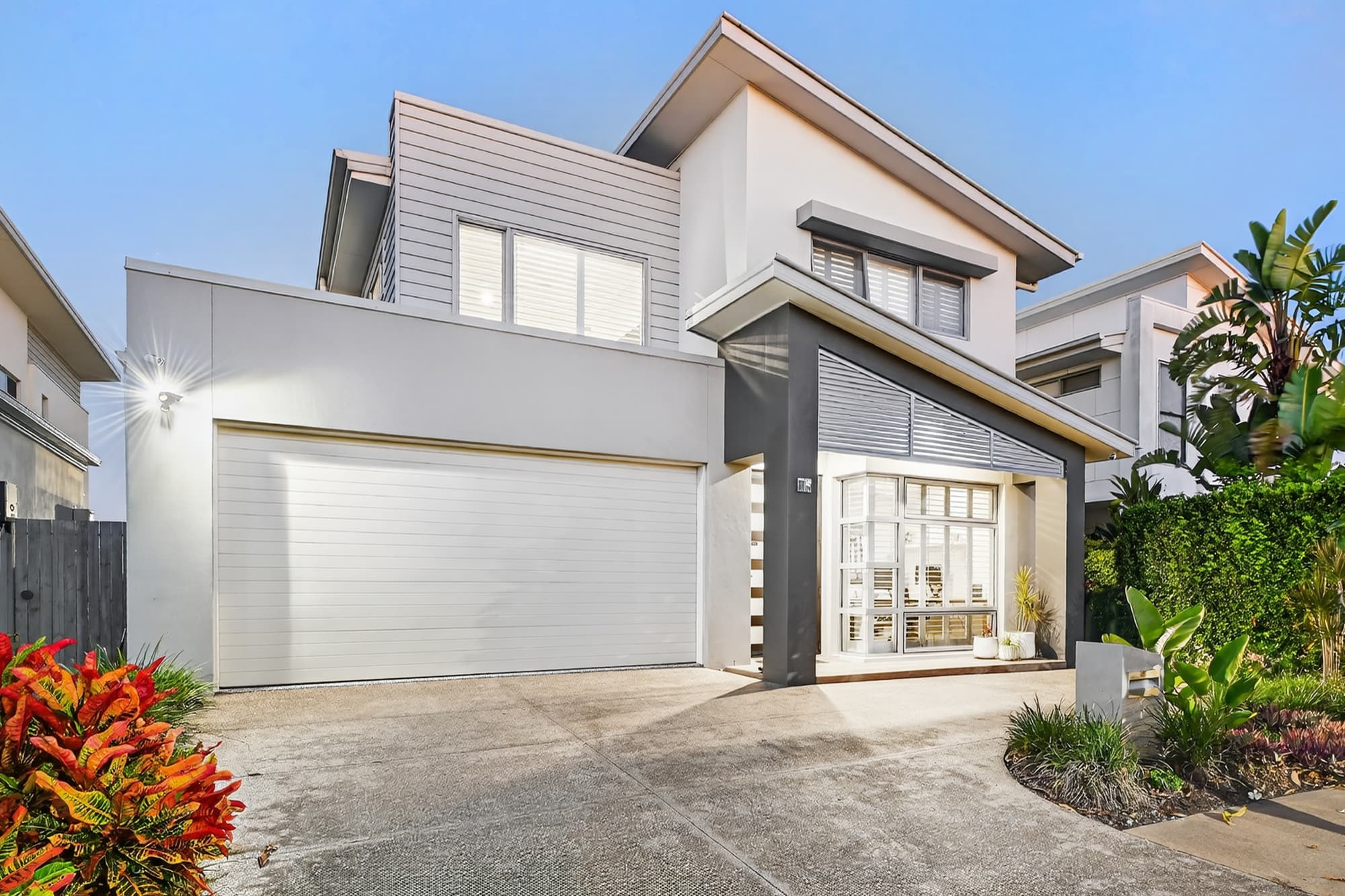 75 Cova Boulevard, Hope Island — photo 1 of 5