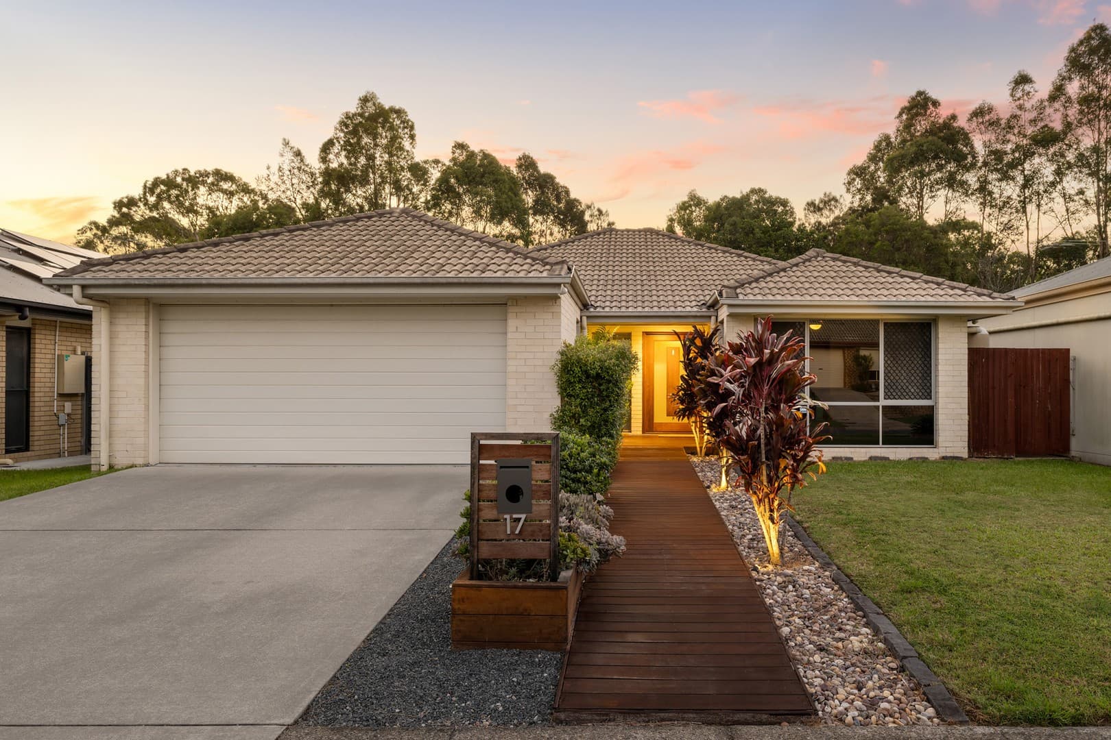 17 Kooringal Street, Tingalpa, Tingalpa — photo 1 of 5