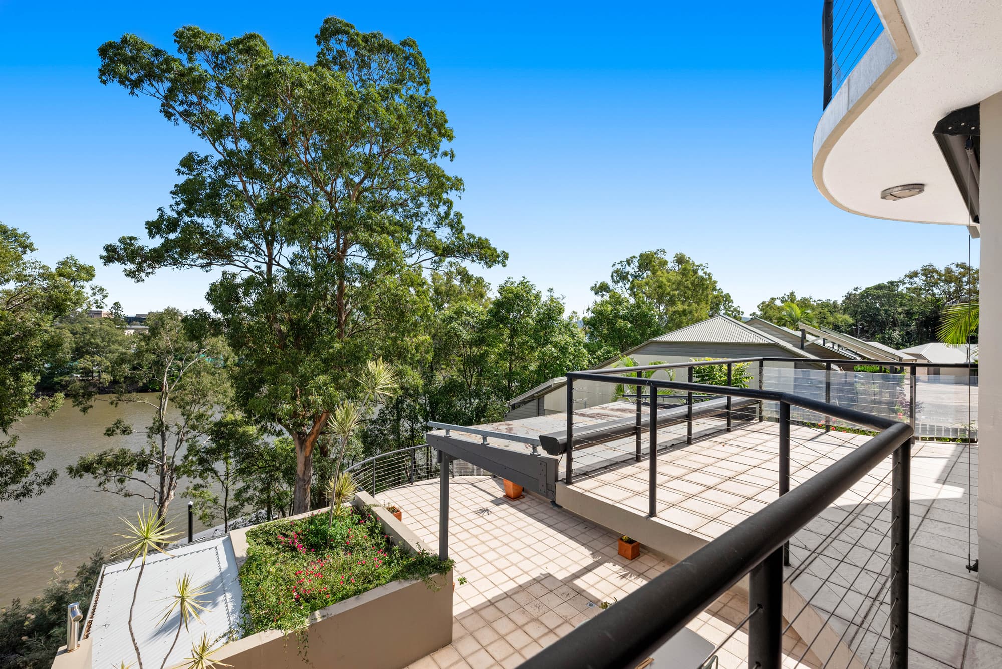 2/11 Rosecliffe Street, Highgate Hill