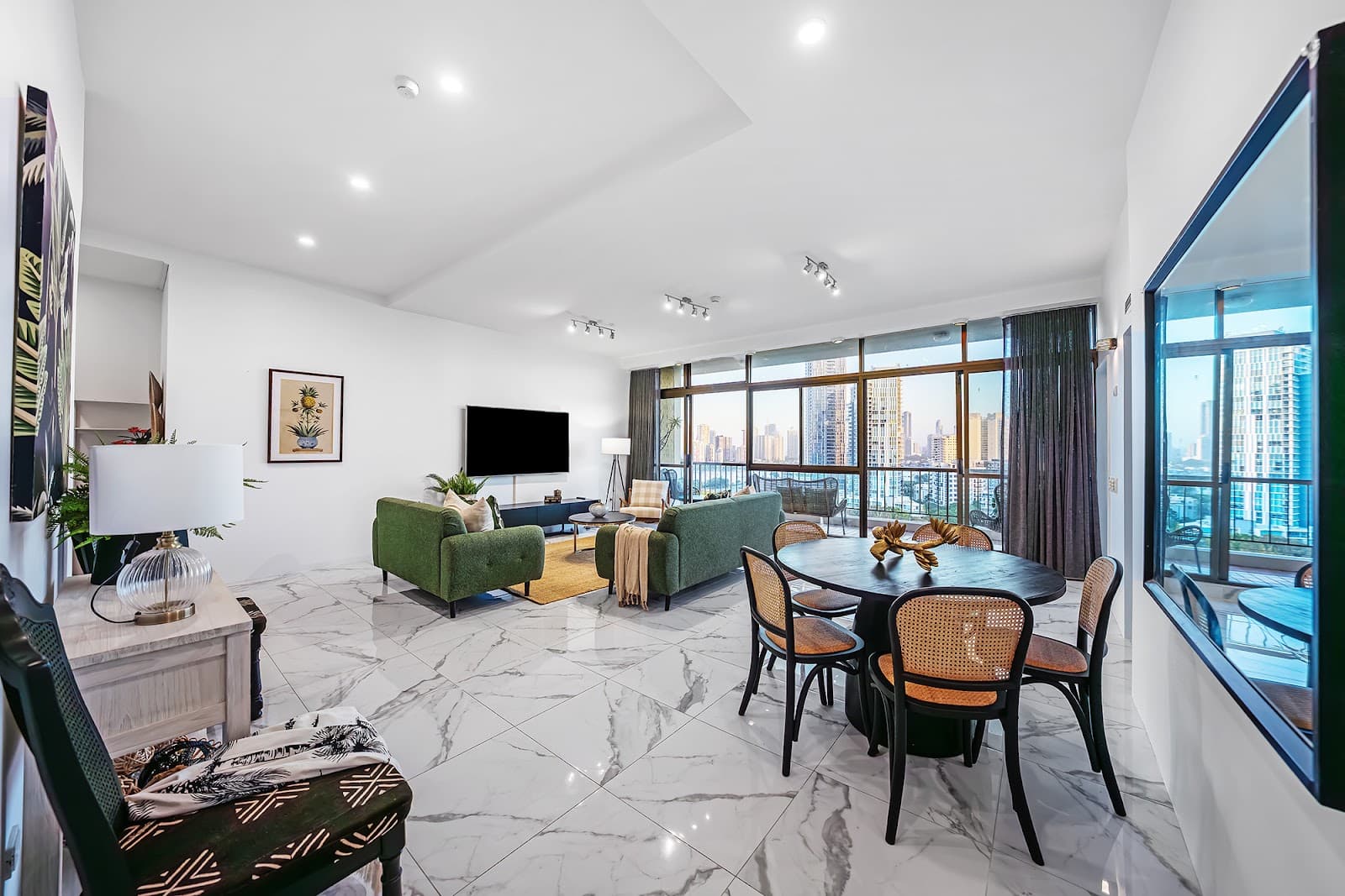 16c/10 Marine Parade, Southport — photo 1 of 5