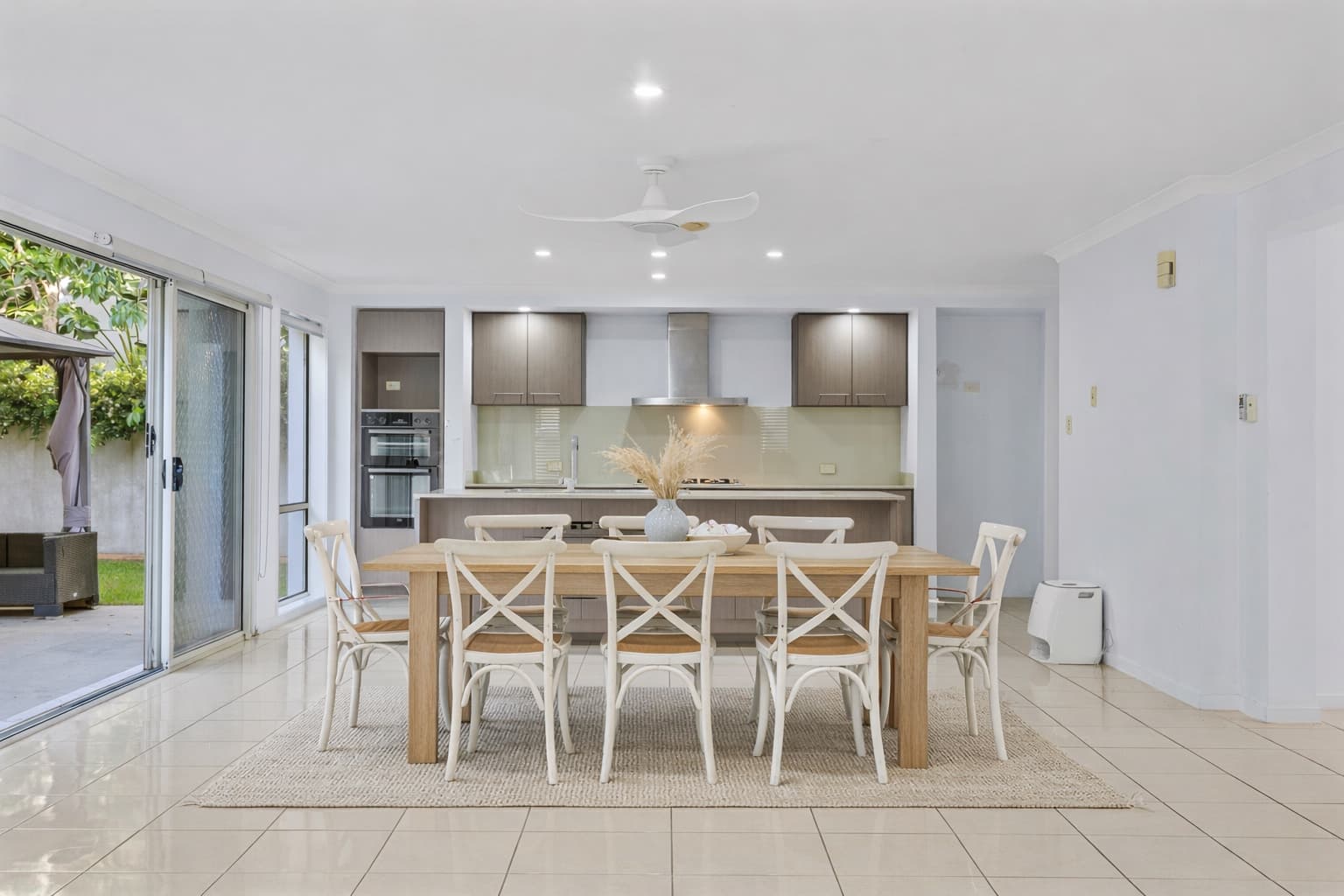 33 East Quay Drive, Biggera Waters - Image 1