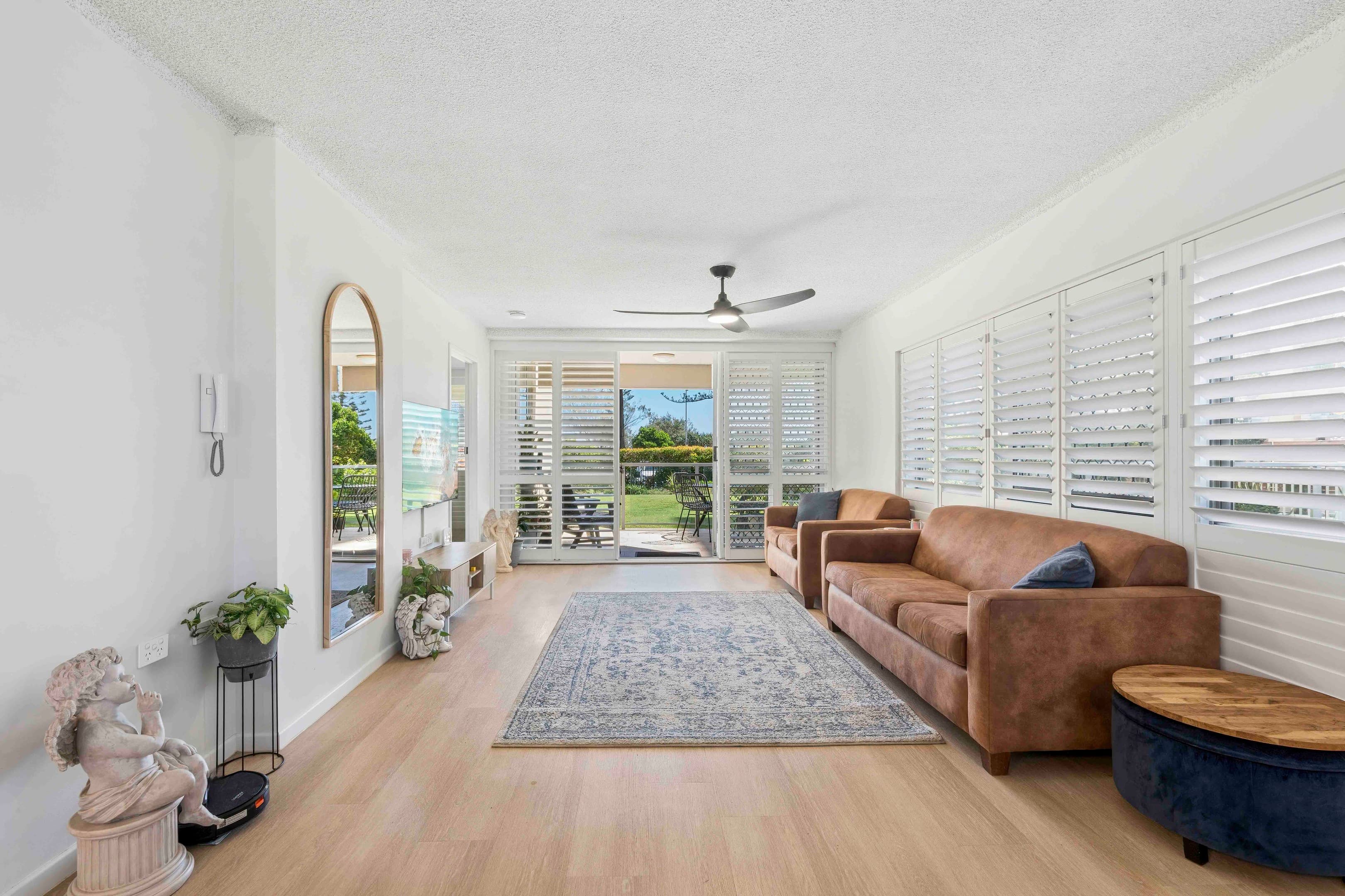 2/130 Marine Parade, Coolangatta - Image 1
