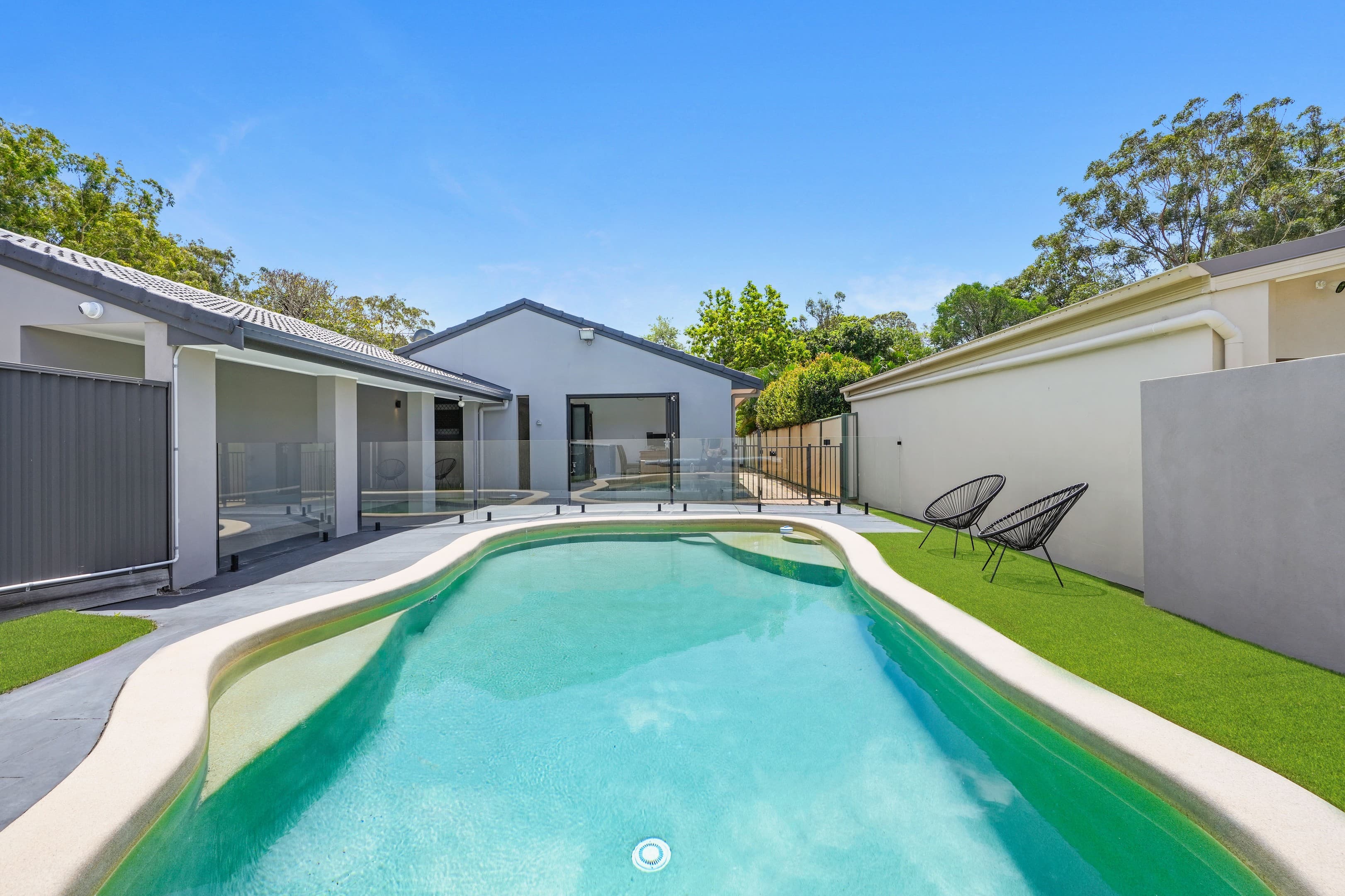 27 Merinda Court, Southport — photo 1 of 5