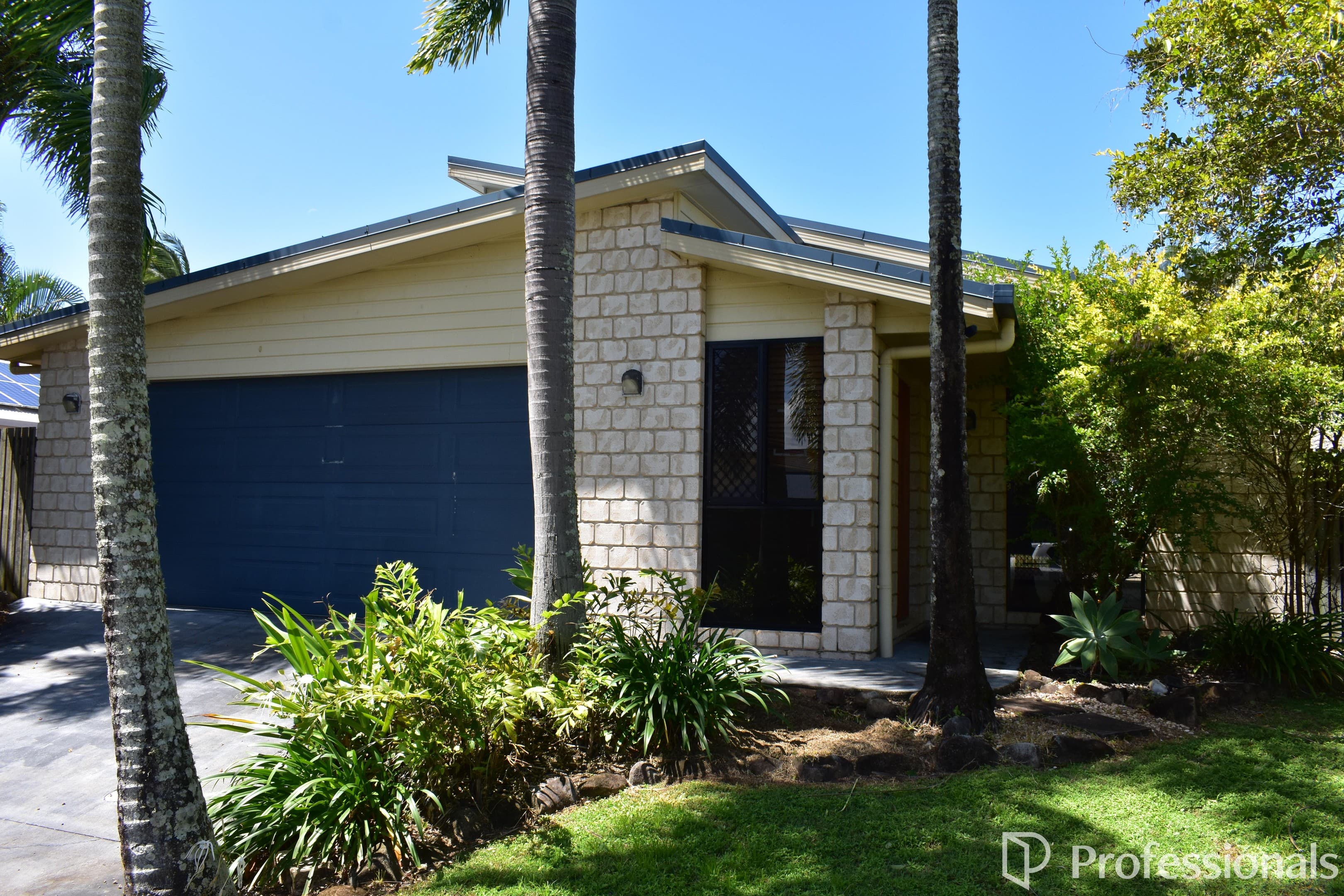 16 Sunseeker Court, Blacks Beach — photo 1 of 5