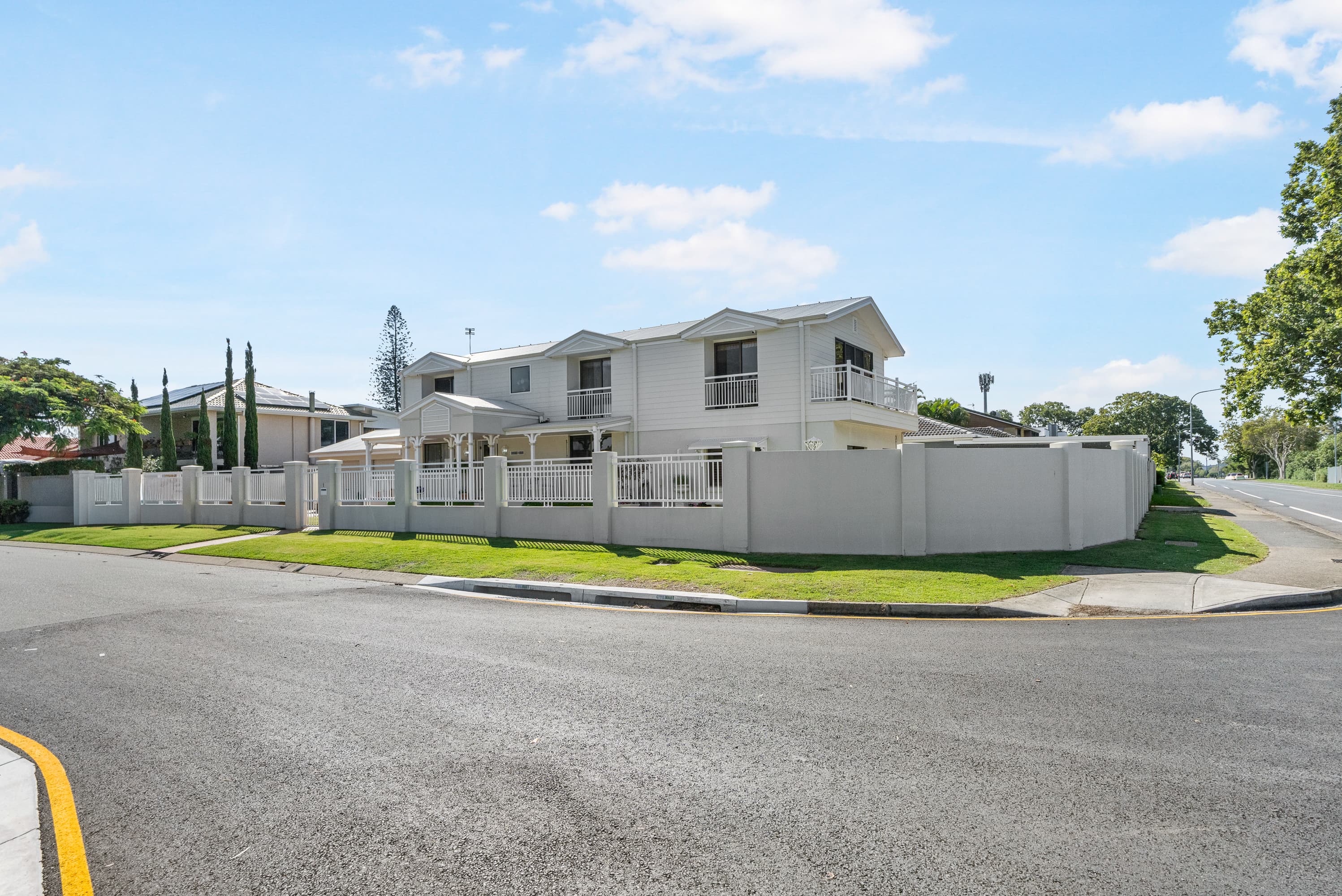 1 Gallileo Place, Mermaid Waters — photo 1 of 5