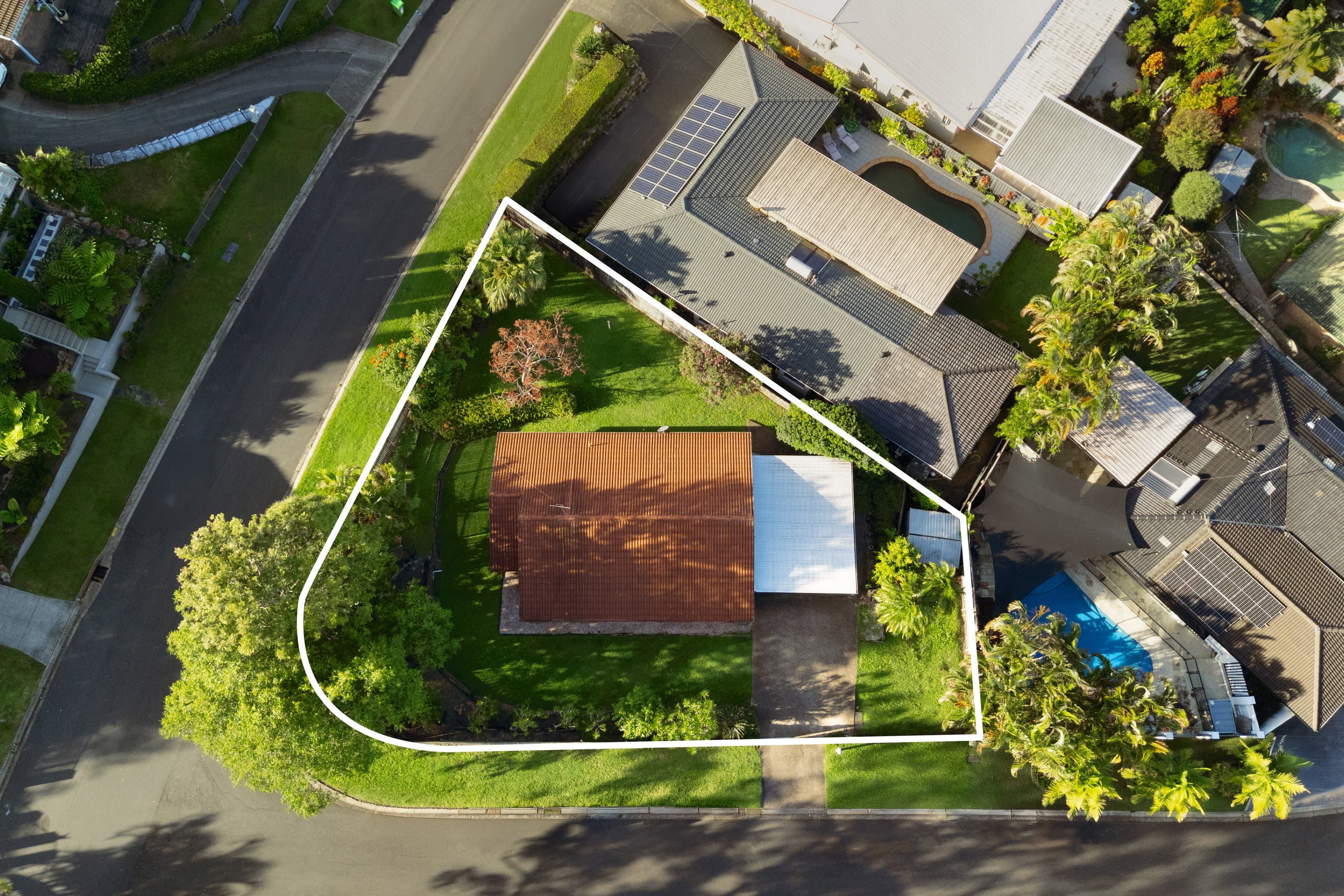 2 Dianella Court, Elanora — photo 1 of 5