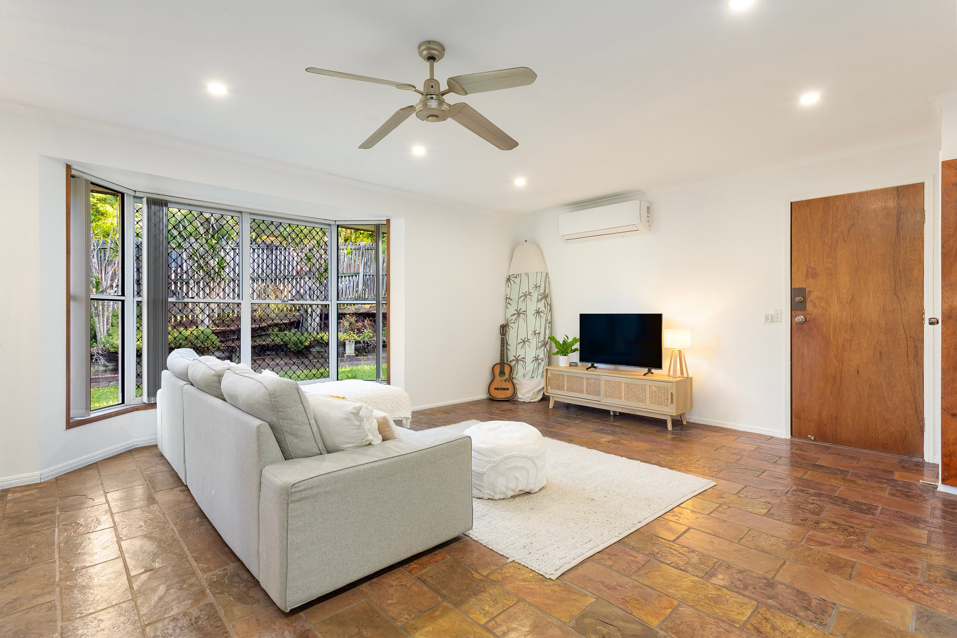 2 Dianella Court, Elanora - Image 1