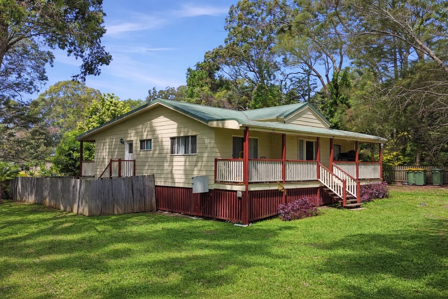 22 Allambie Street, Macleay Island — photo 1 of 5