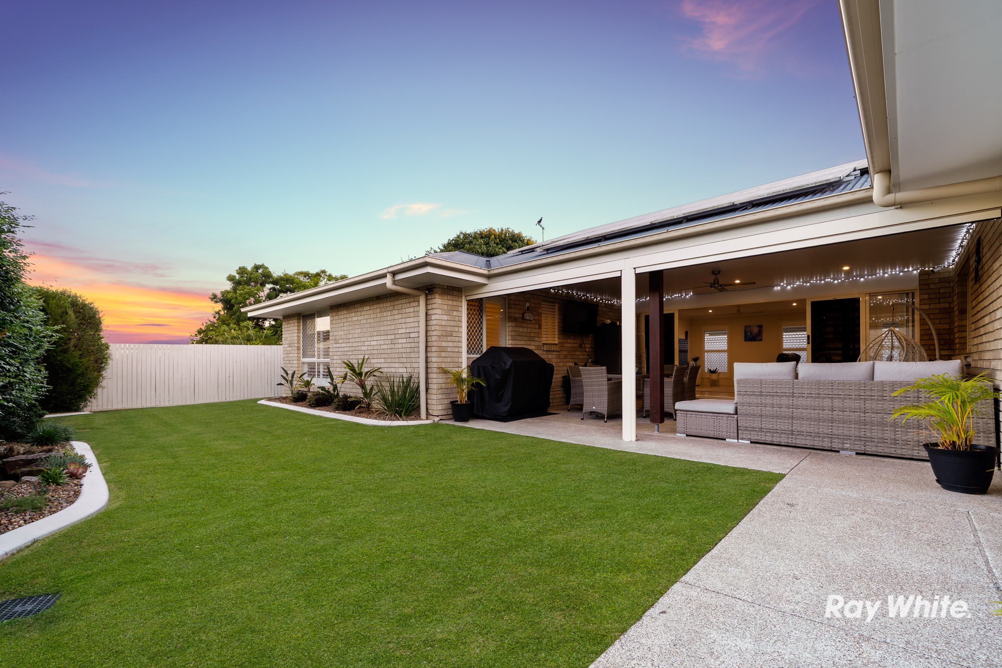 44 Stringybark Street, Regents Park — photo 1 of 5
