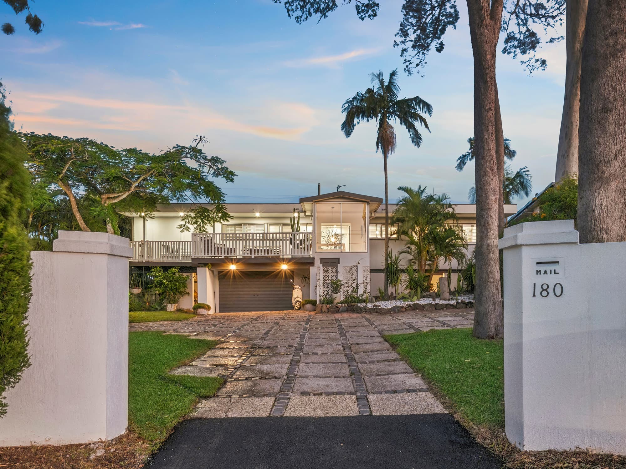 180 Heeb Street, Benowa - Image 1