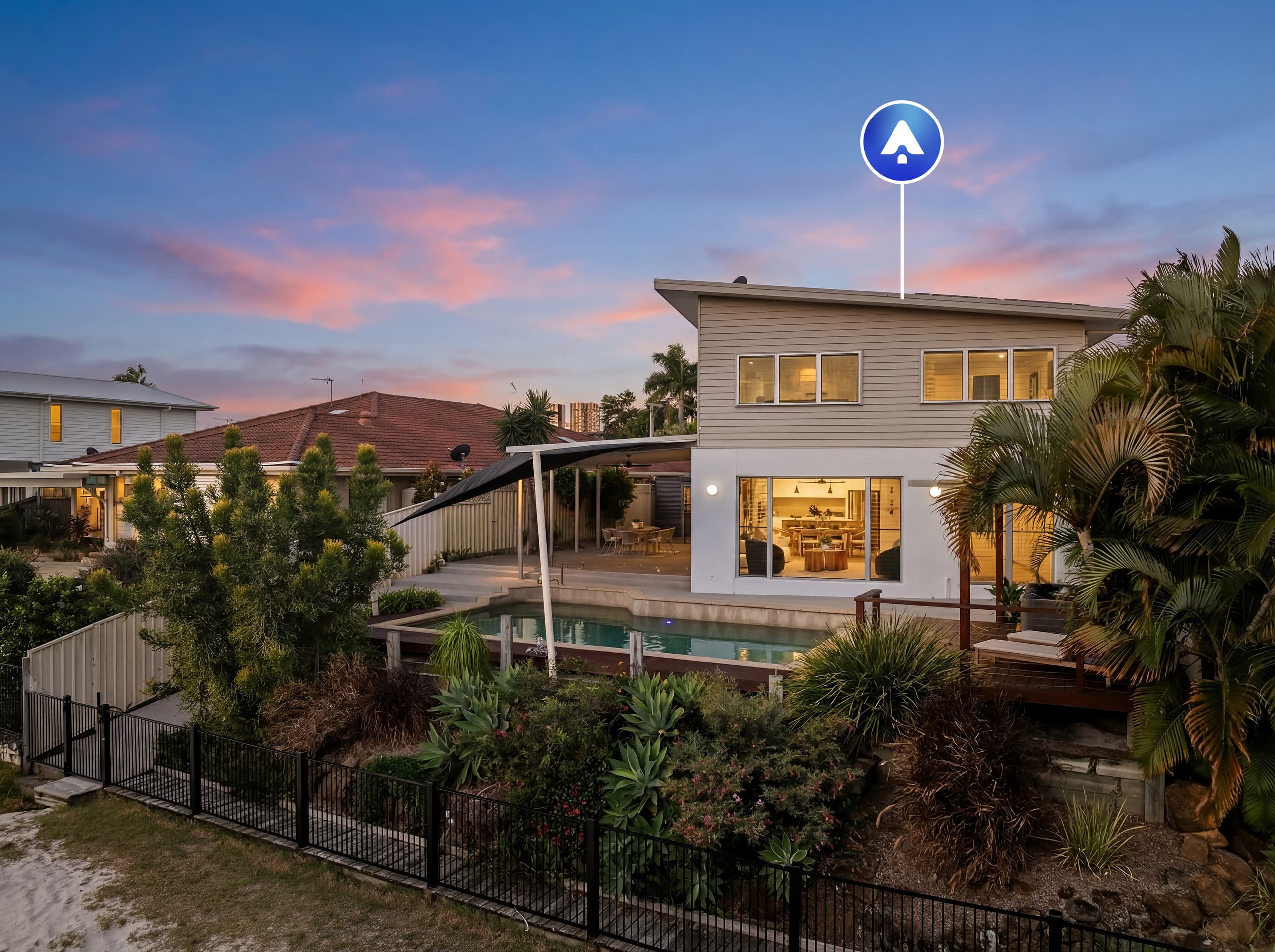 49 Kingfisher Crescent, Burleigh Waters — photo 1 of 5