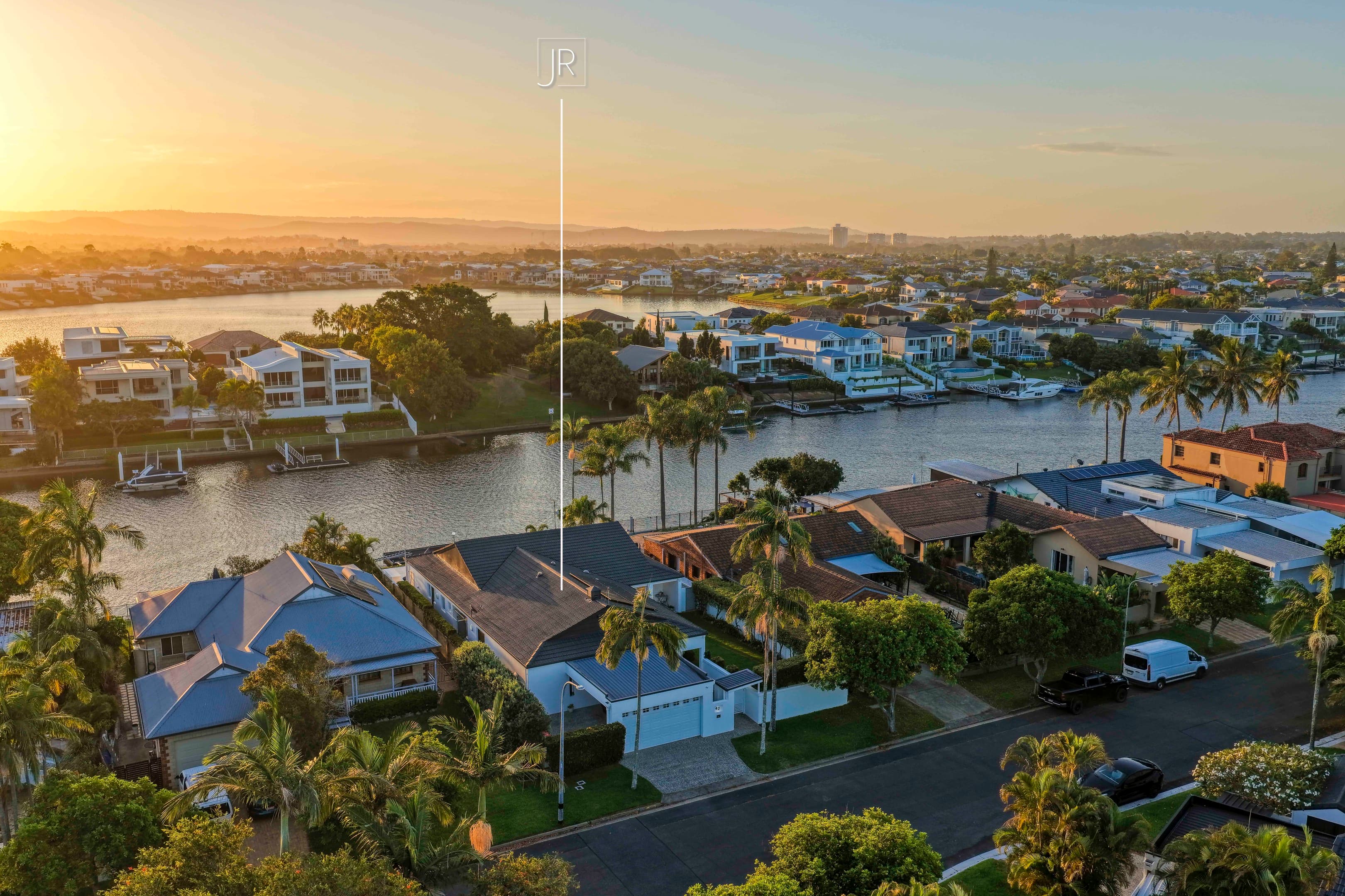 42 River Crescent, Broadbeach Waters — photo 1 of 5
