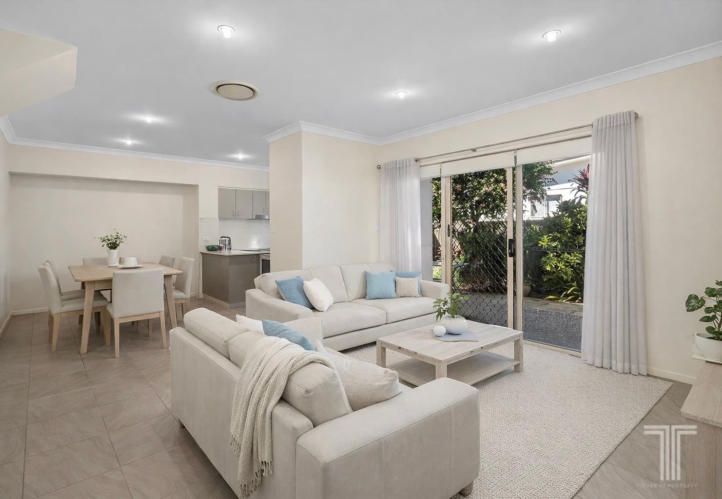32/11 Tripcony Place, Wakerley — photo 1 of 5