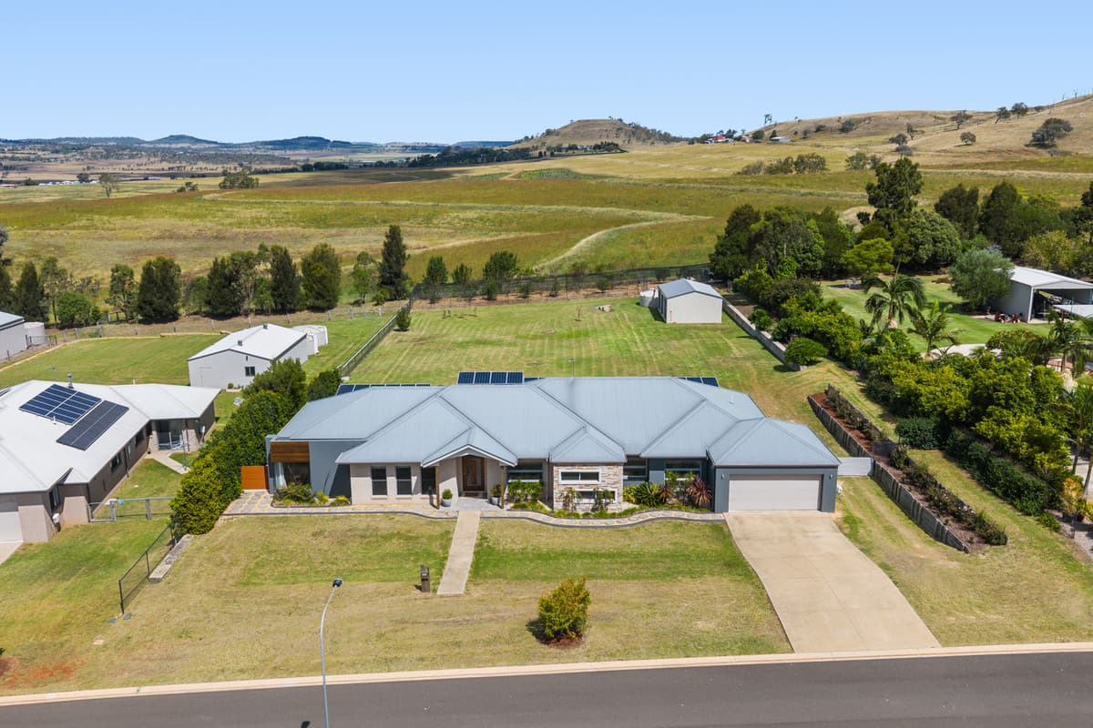 16 Makybe Drive, Hodgson Vale - Image 1