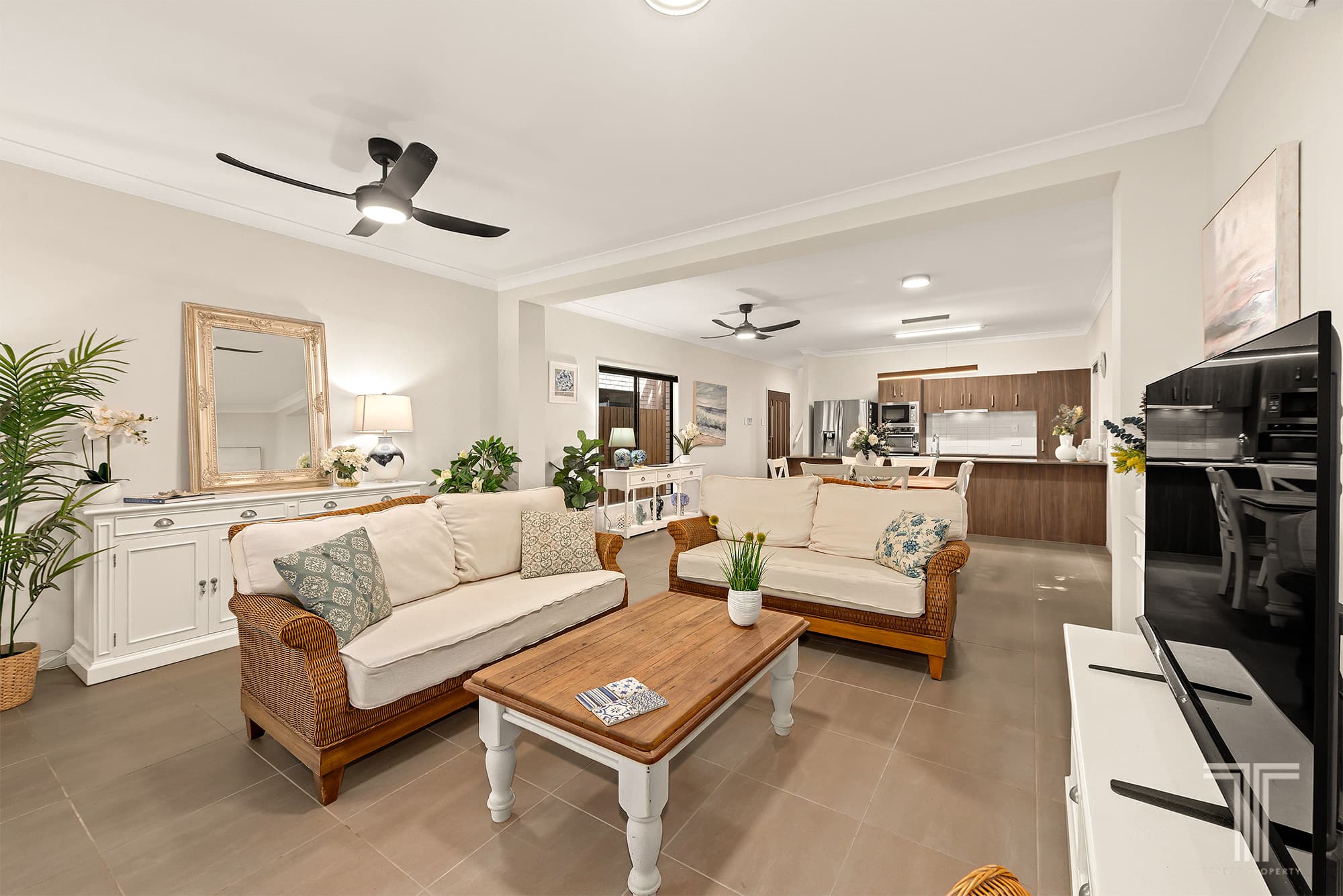111 Pembroke Street, Carina, Carina — photo 1 of 5