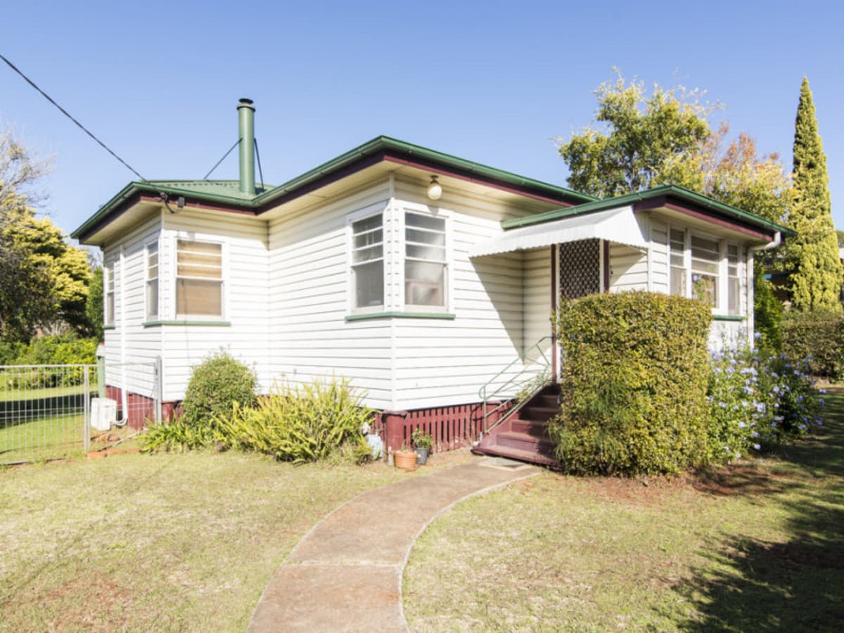 26 Vacy, Newtown