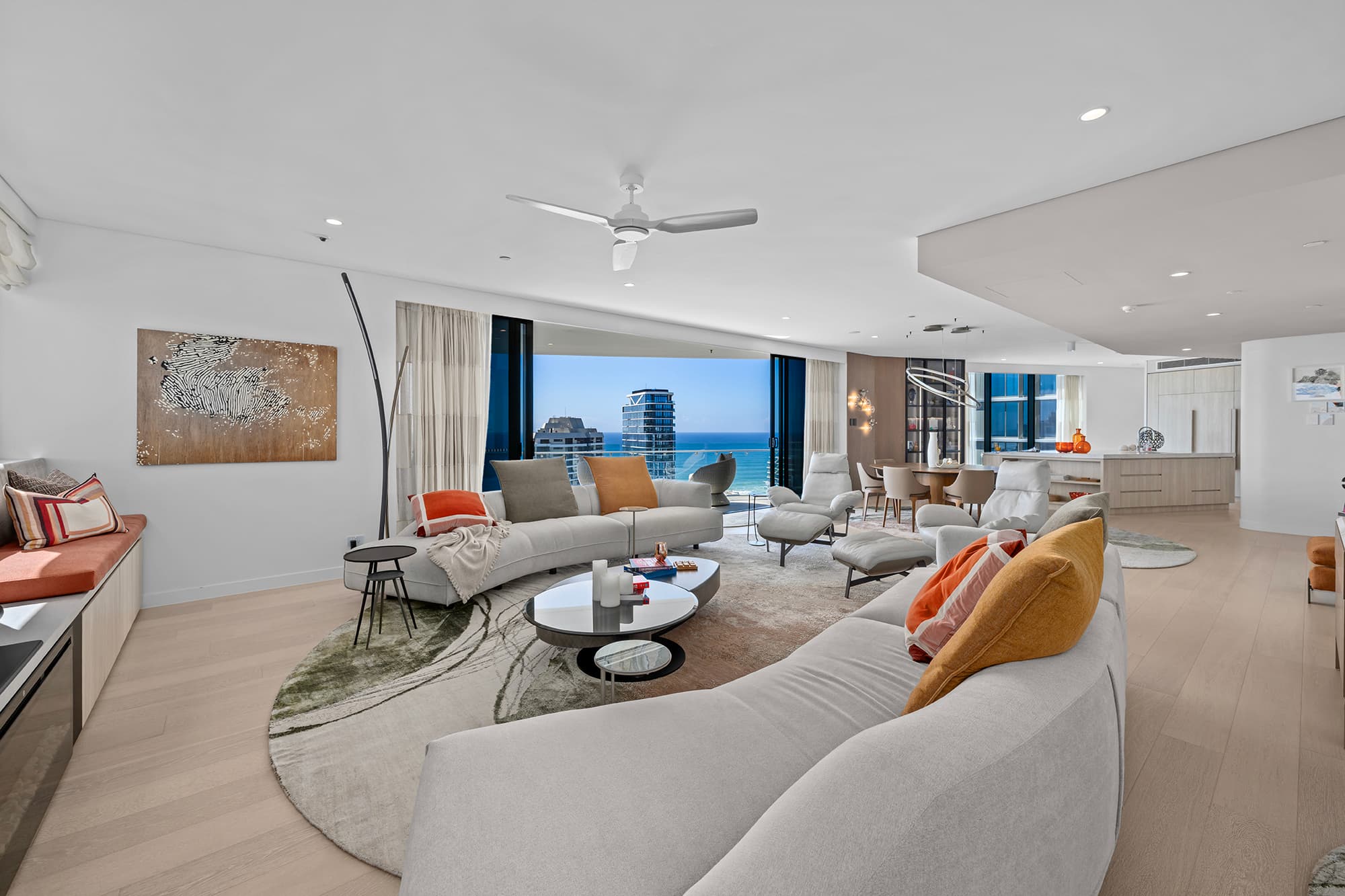 26/24 Woodroffe Avenue, Main Beach - Image 1