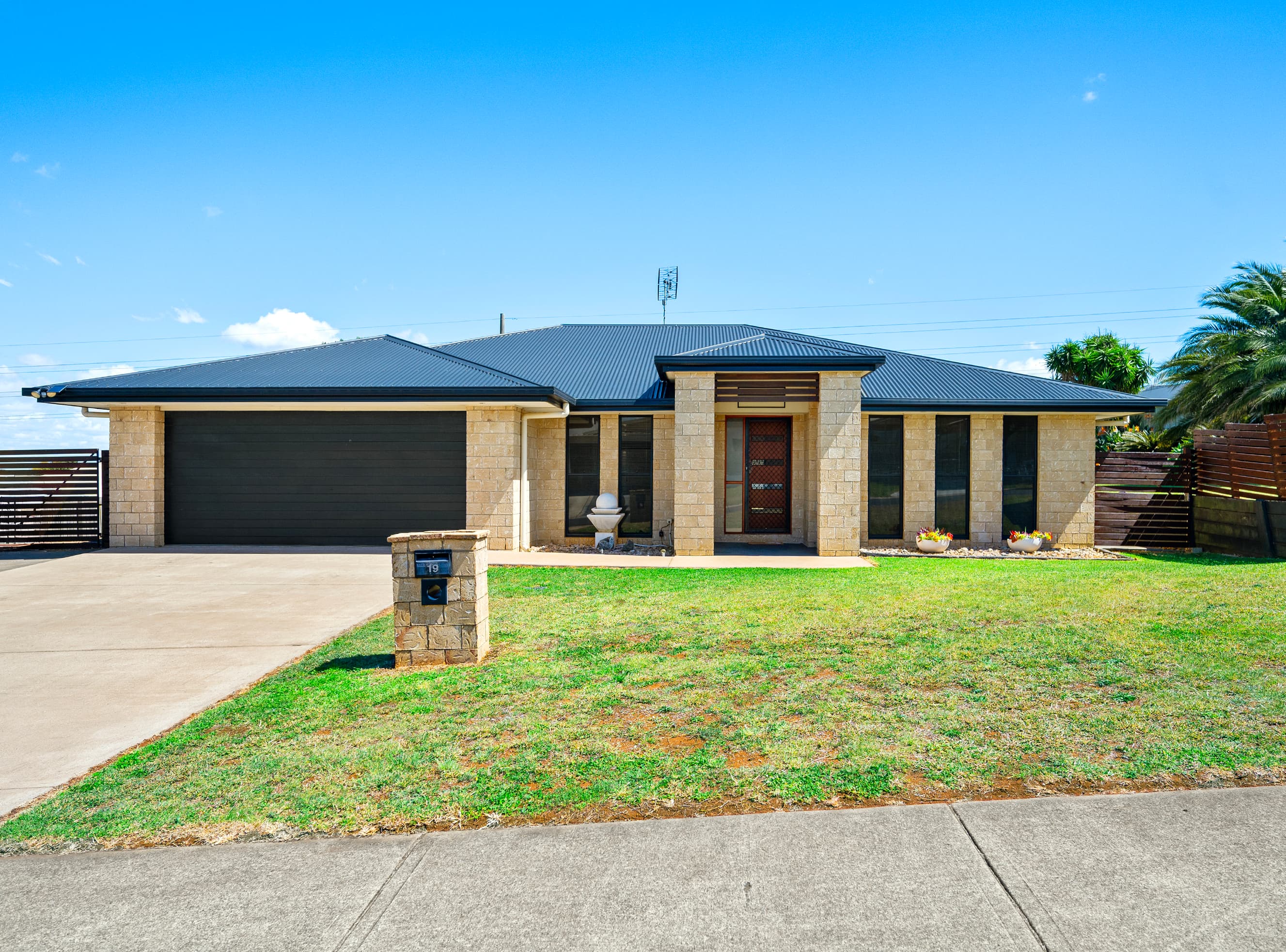 19 Ace Drive, Glenvale - Image 1