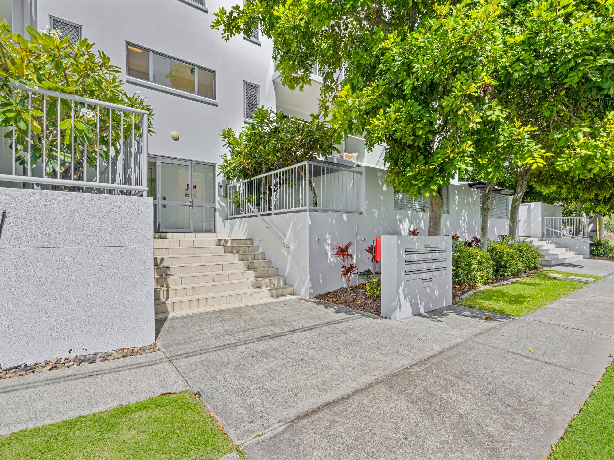 6/12-14 Bradford Street, Labrador — photo 1 of 5
