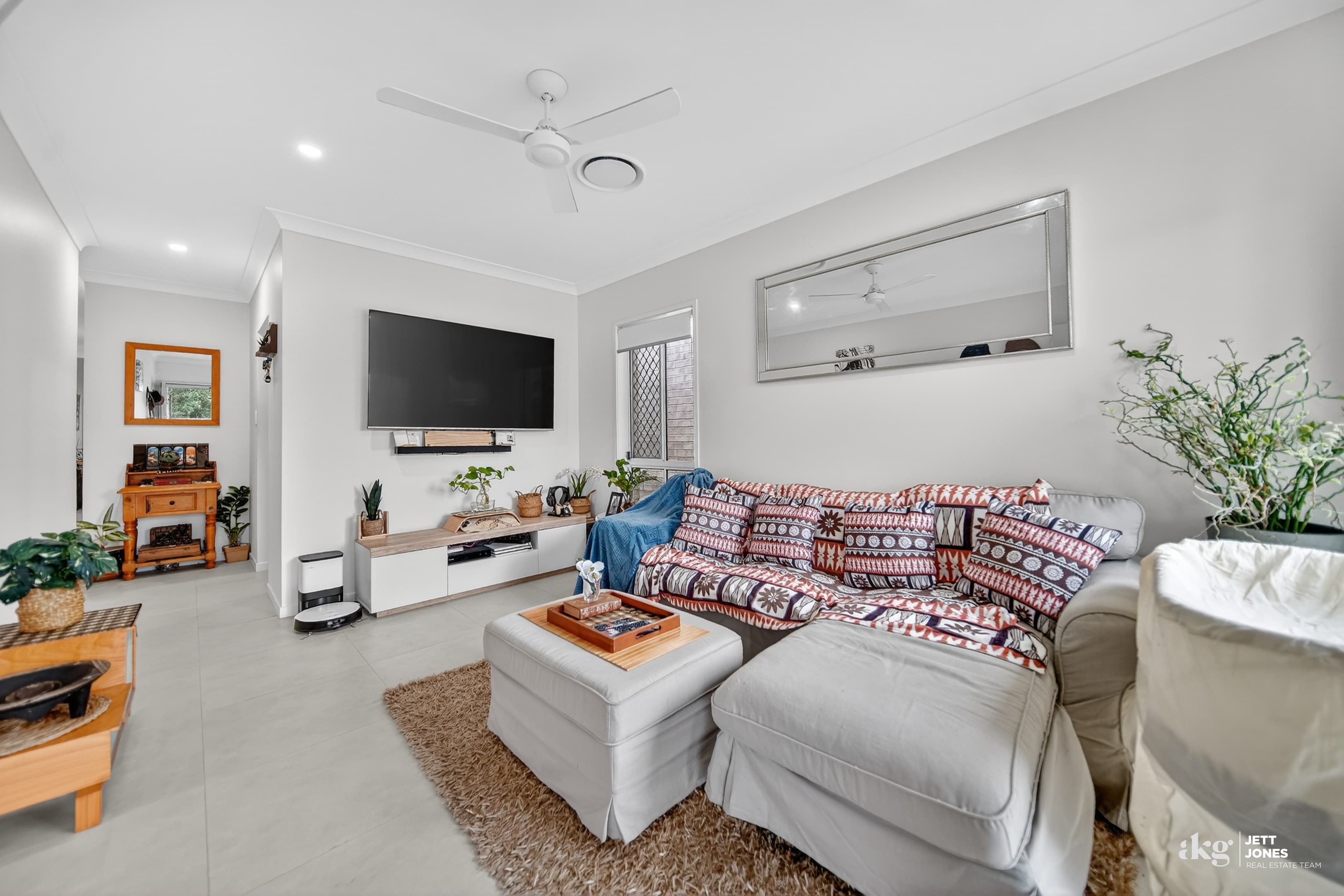 11 Dunaden Street, Logan Reserve — photo 1 of 5
