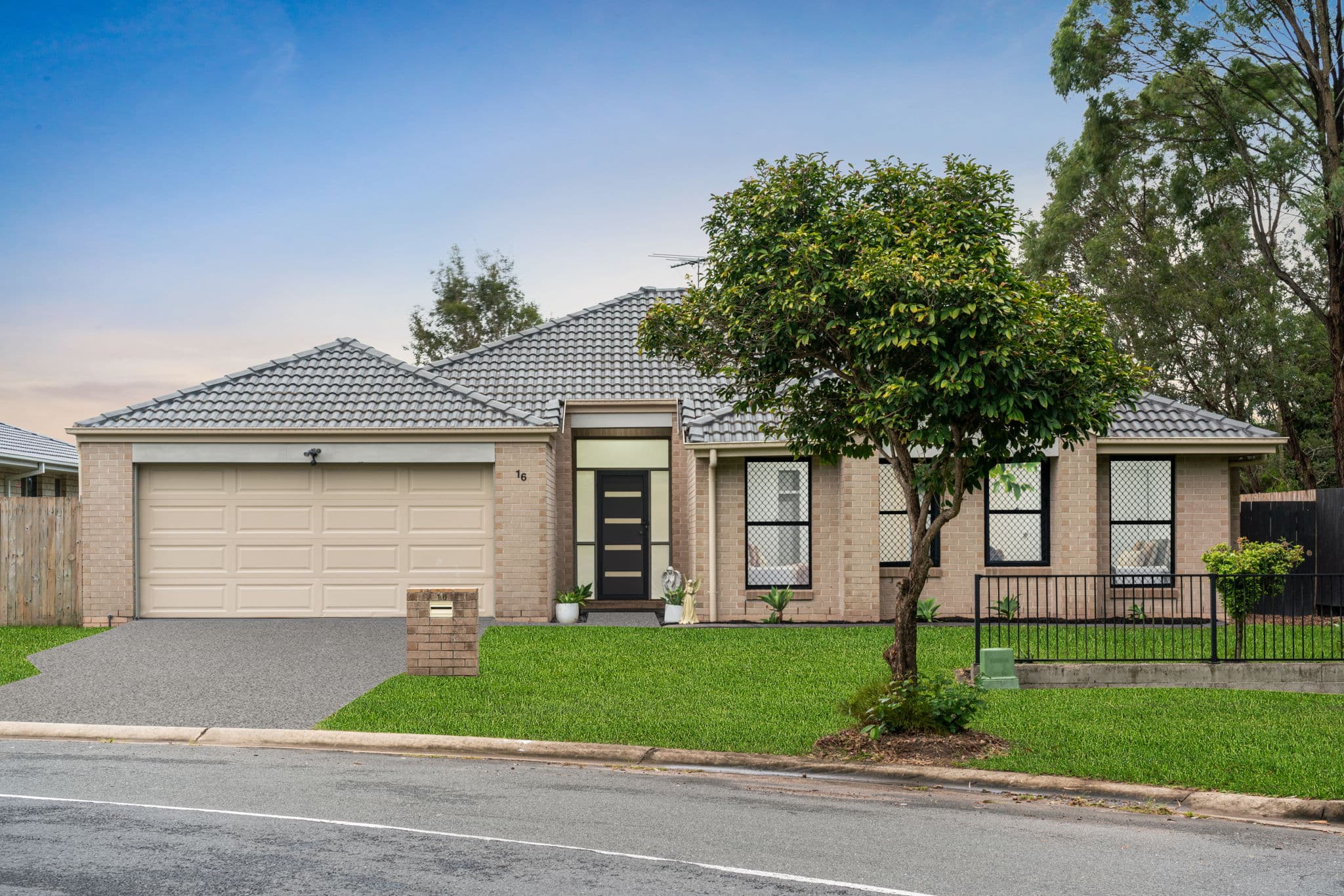 16 Voss Boulevard, Heritage Park - Image 1
