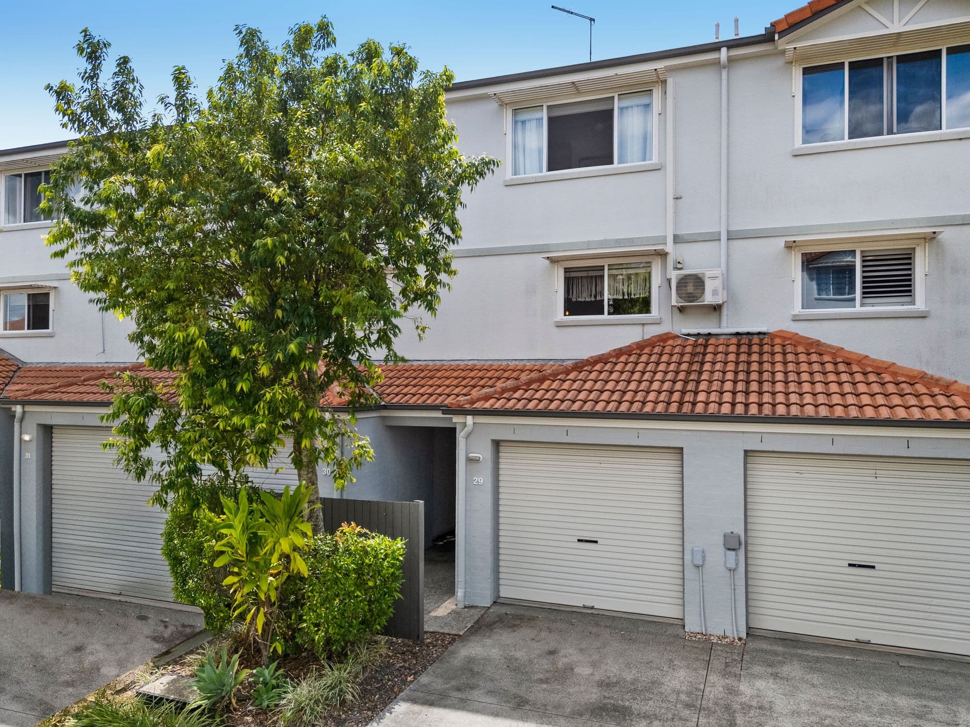 29/83 Dibar Street, Wynnum — photo 1 of 5