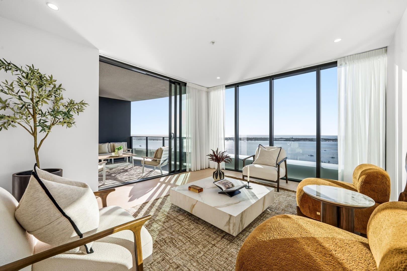 2002/180 Marine Parade, Labrador - Image 1