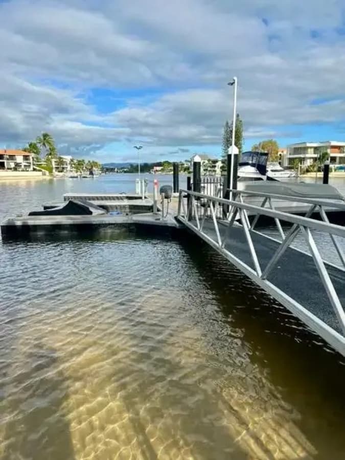 5/18 Commodore Drive, Surfers Paradise - Image 1