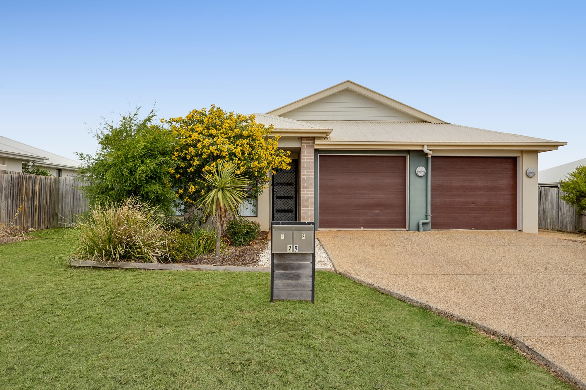 1 & 2/29 Myrtleford Crescent, Cambooya — photo 1 of 5
