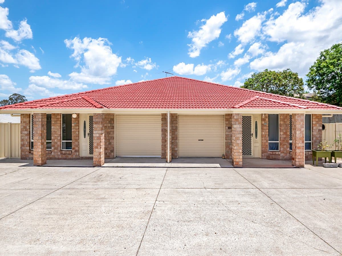 112 Ewing Road, Woodridge — photo 1 of 5
