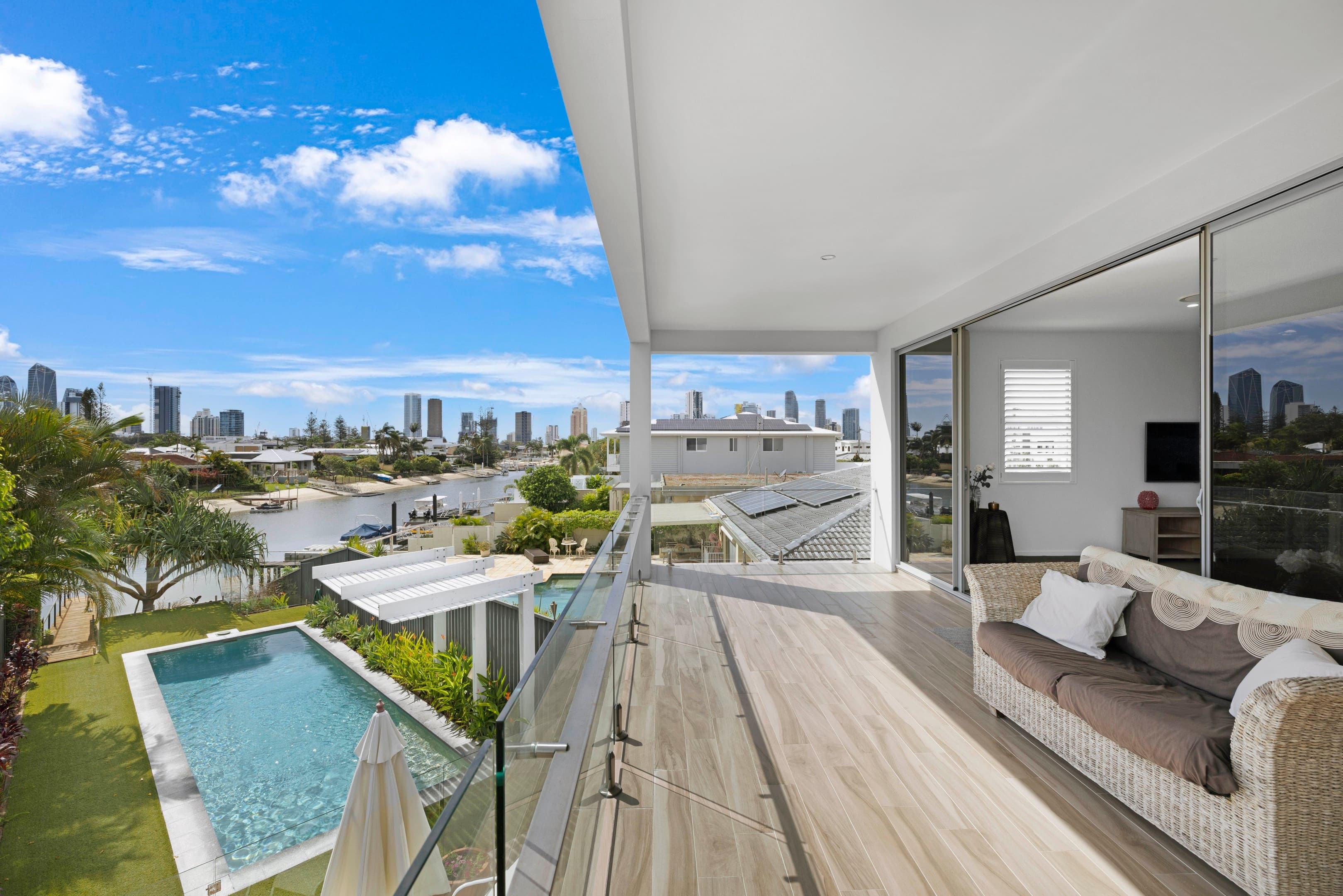 1A Grant Place, Broadbeach Waters