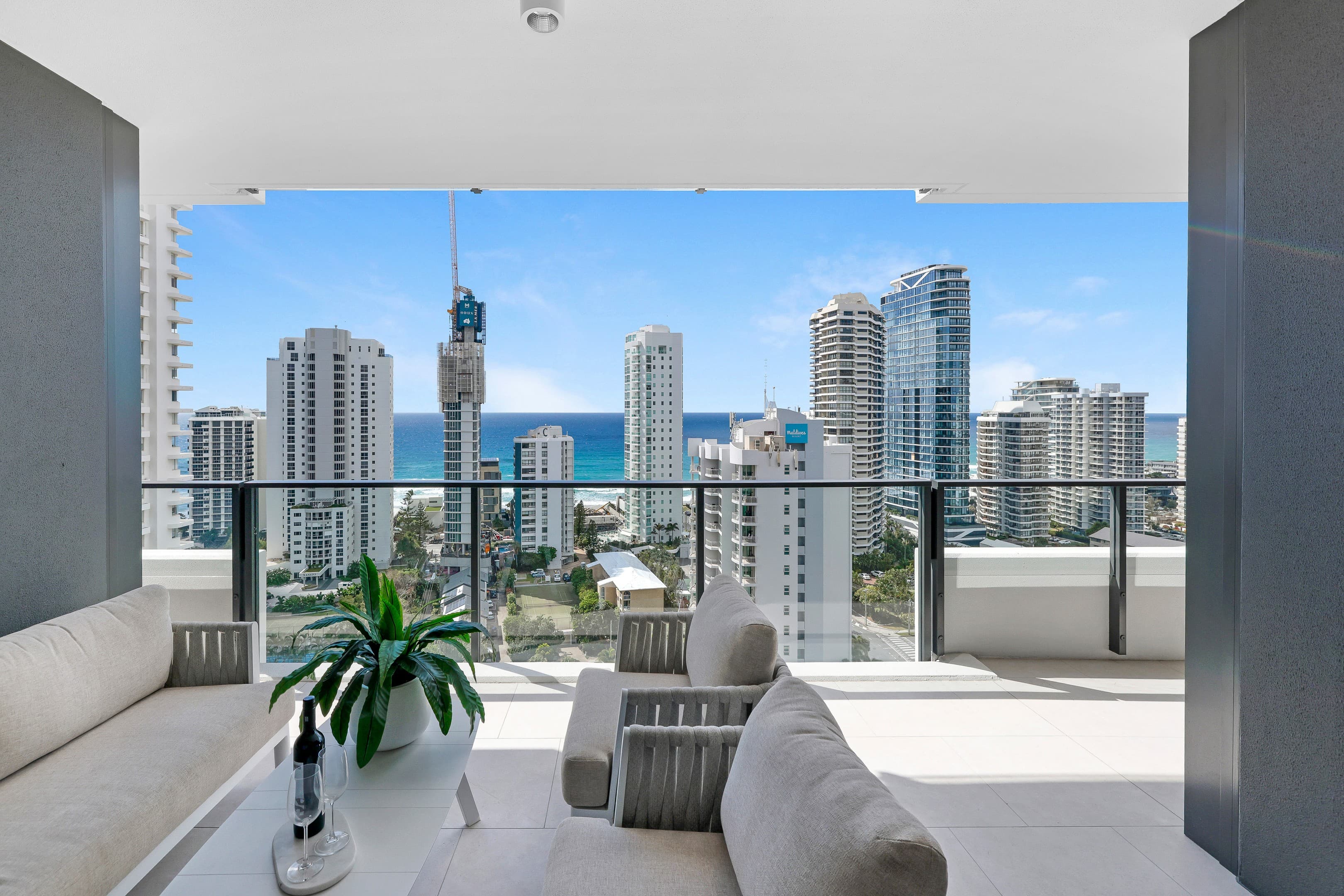 163/25 Woodroffe Avenue, Main Beach - Image 1