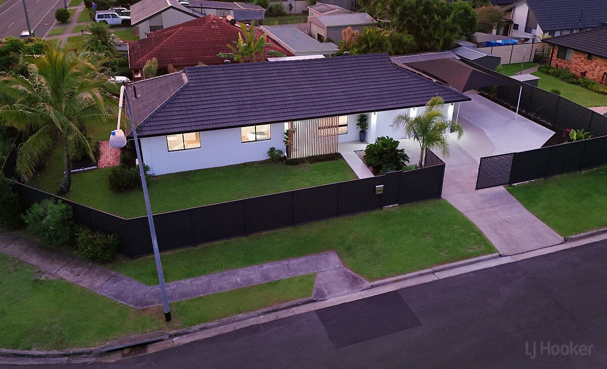2 Burrendong Road, Coombabah