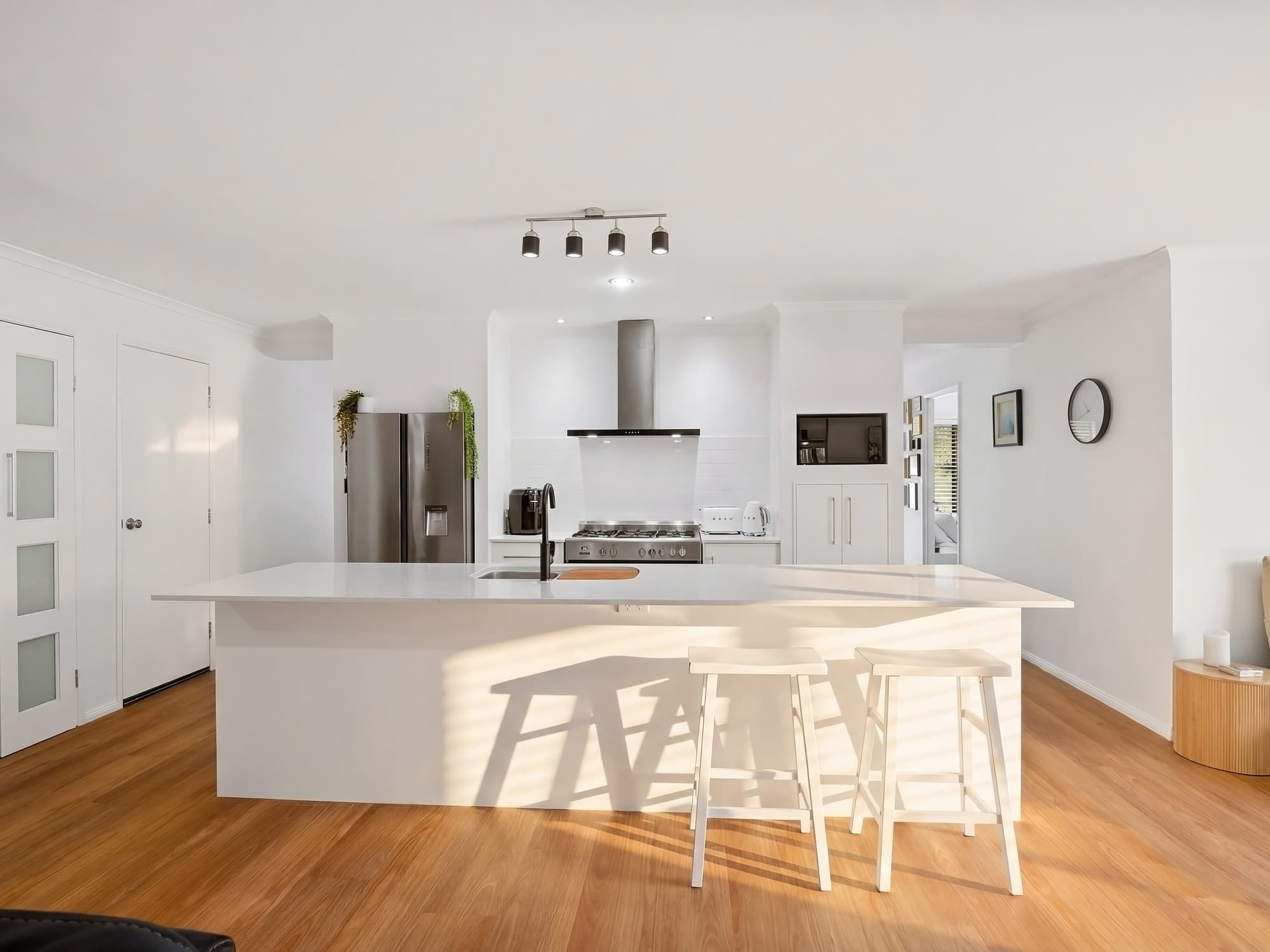 1 Nyoka Court, Elanora — photo 1 of 5